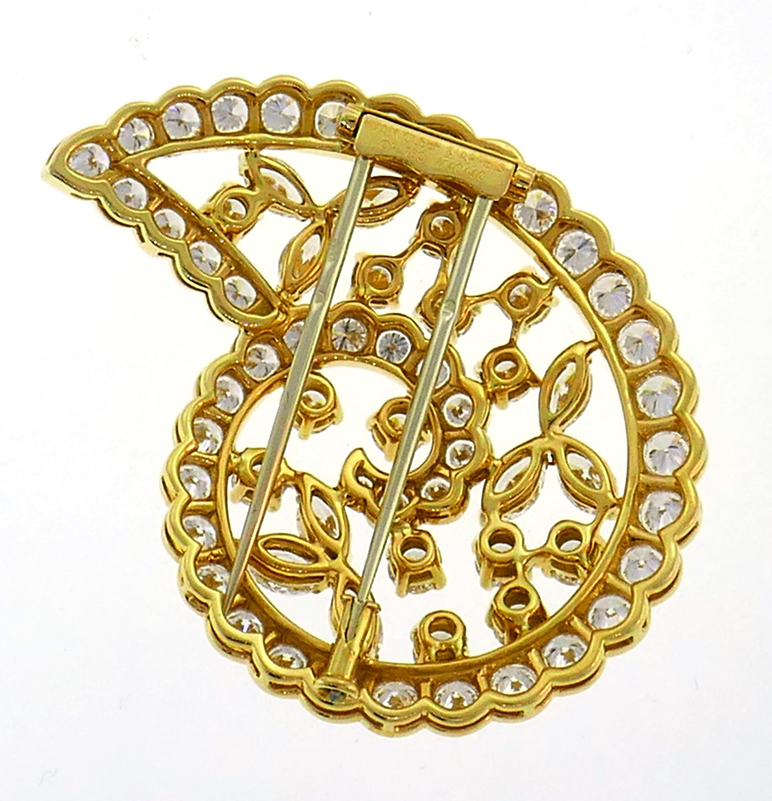 Stunning diamond clip created by Van Cleef & Arpels. Classy and timeless, the brooch is a great addition to your jewelry collection. 
The brooch is made of 18 karat yellow gold and set with fifty-eight round brilliant cut diamonds of approximately