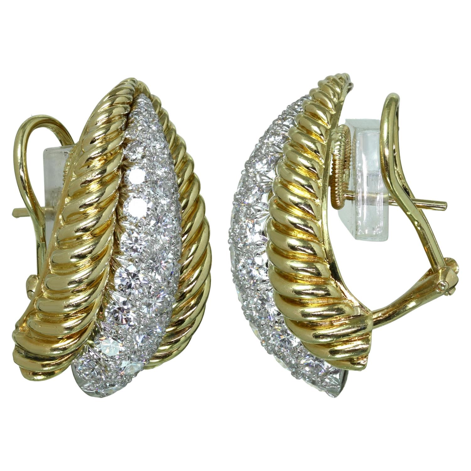 Van Cleef & Arpels Diamond Yellow Gold Platinum Earrings, 1960s. AOC  For Sale 1