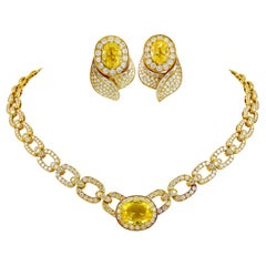 Collana Van Cleef & Arpels con diamanti e zaffiri gialli