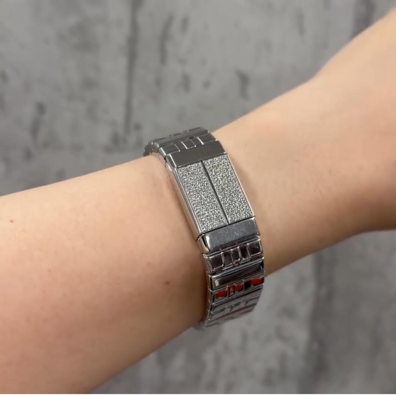 Van Cleef & Arpels Domino 39 Diamond 18K WG Bracelet Watch 17cm Quartz en vente 10