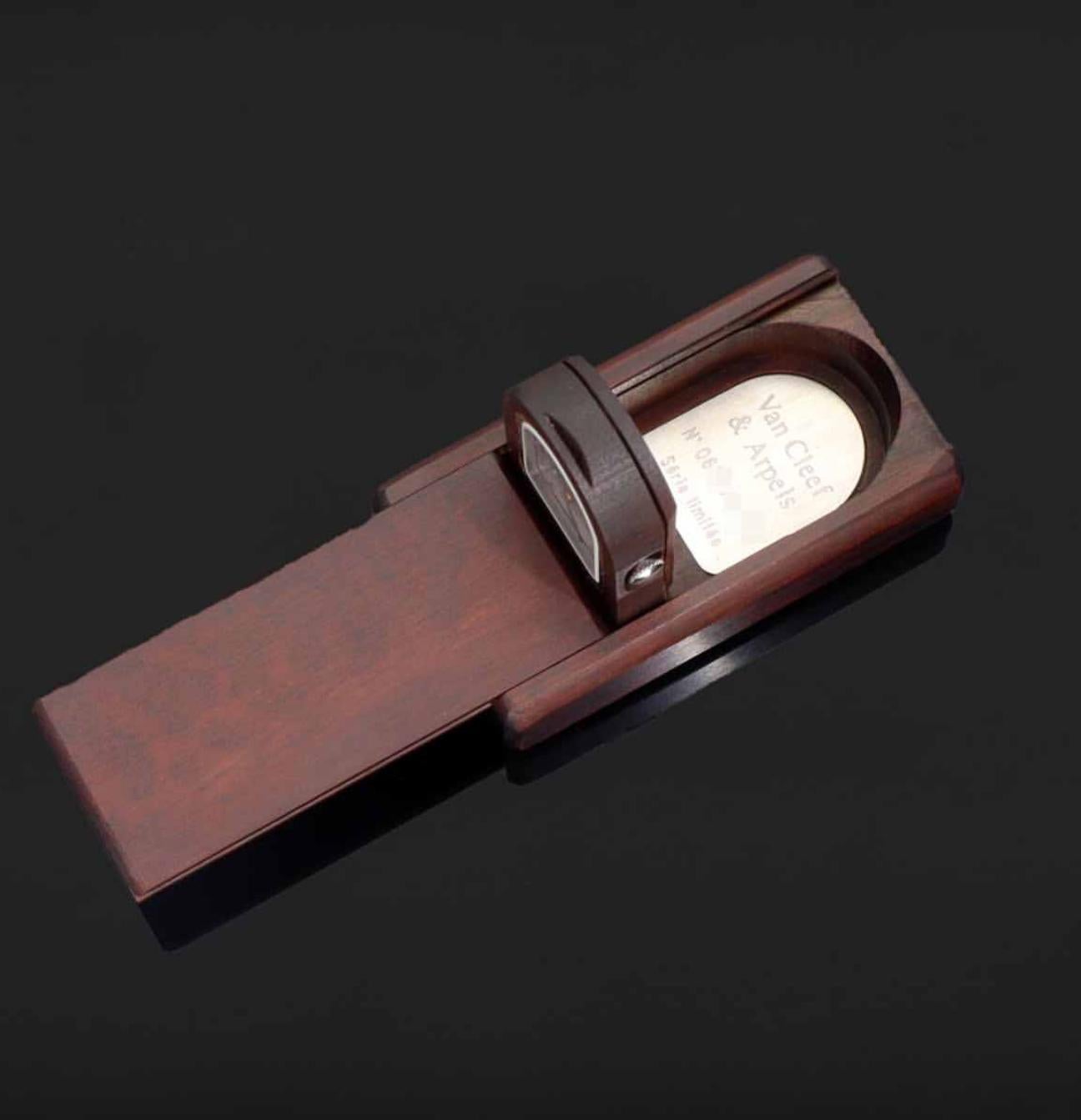 Van Cleef &Arpels Domino-Uhr, schwarzes Muschelholz, Edelstahl, limitiert auf 2001 im Angebot 9
