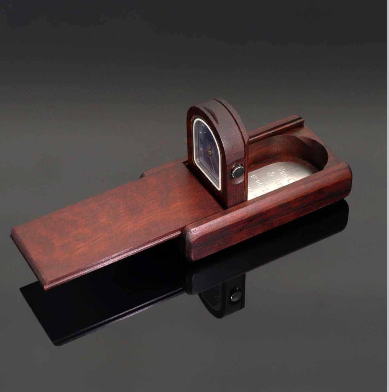 Van Cleef &Arpels Domino-Uhr, schwarzes Muschelholz, Edelstahl, limitiert auf 2001 im Angebot 10