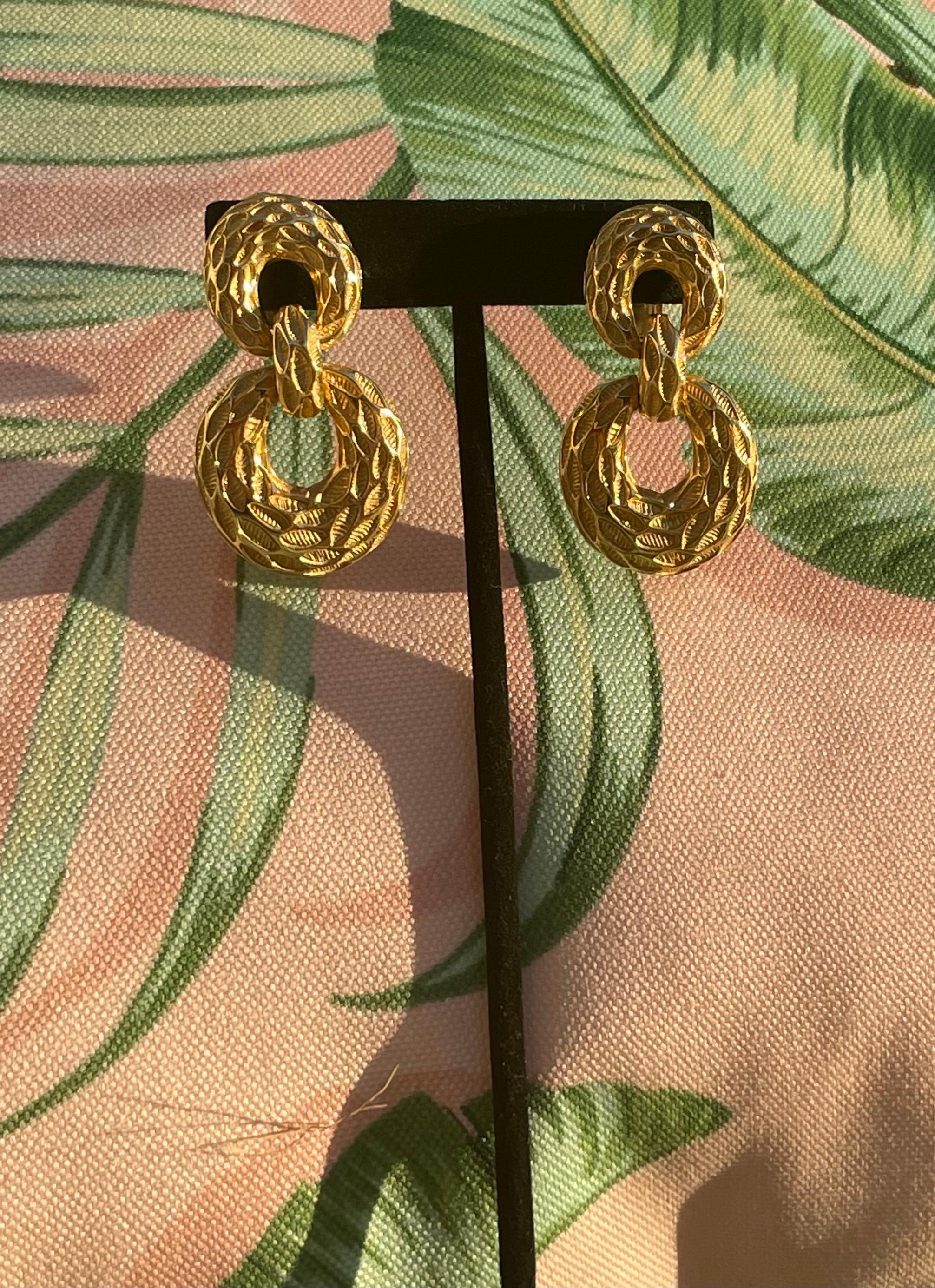 Van Cleef & Arpels Doorknocker Earrings In Excellent Condition In Saint Louis, MO