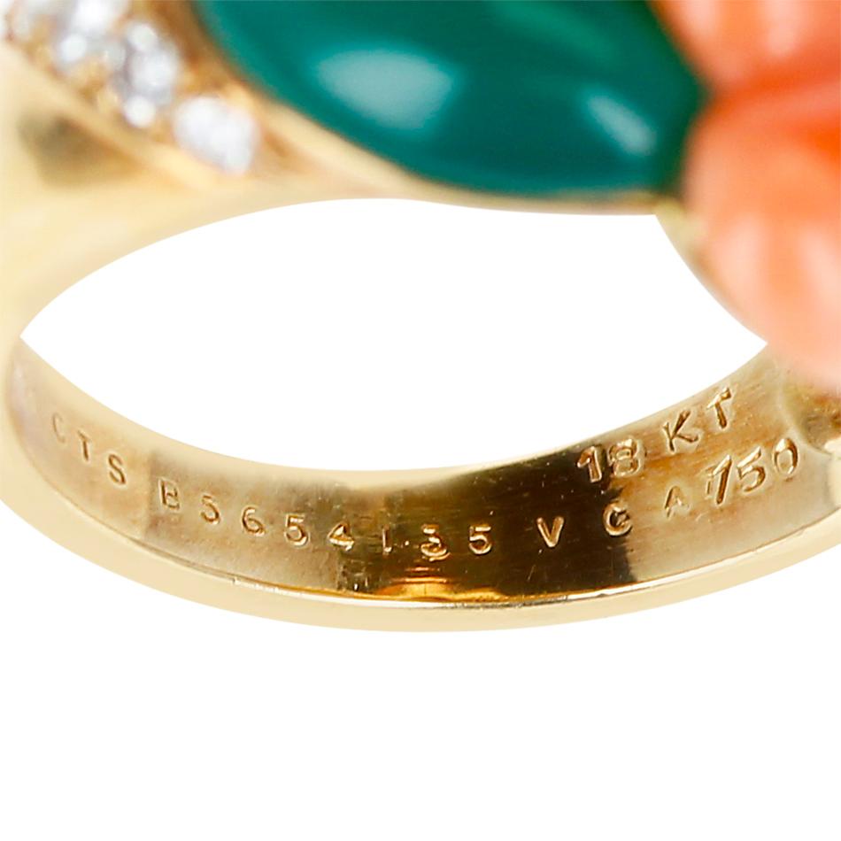 Van Cleef & Arpels Doppelblumenkoralle, Chrysopras, 0,96 Karat. Diamantring, 18k im Zustand „Hervorragend“ in New York, NY