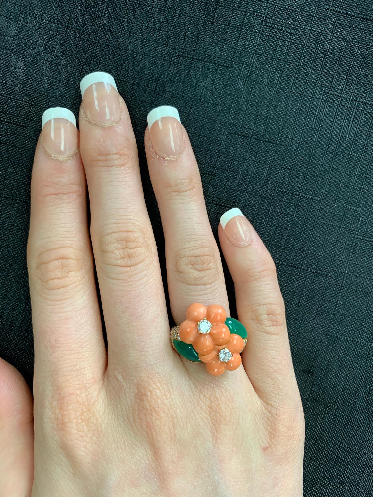 Van Cleef & Arpels Doppelblumenkoralle, Chrysopras, 0,96 Karat. Diamantring, 18k für Damen oder Herren