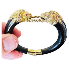 Van Cleef & Arpels Doppel-Löwenkopf-Armband aus Gelbgold
