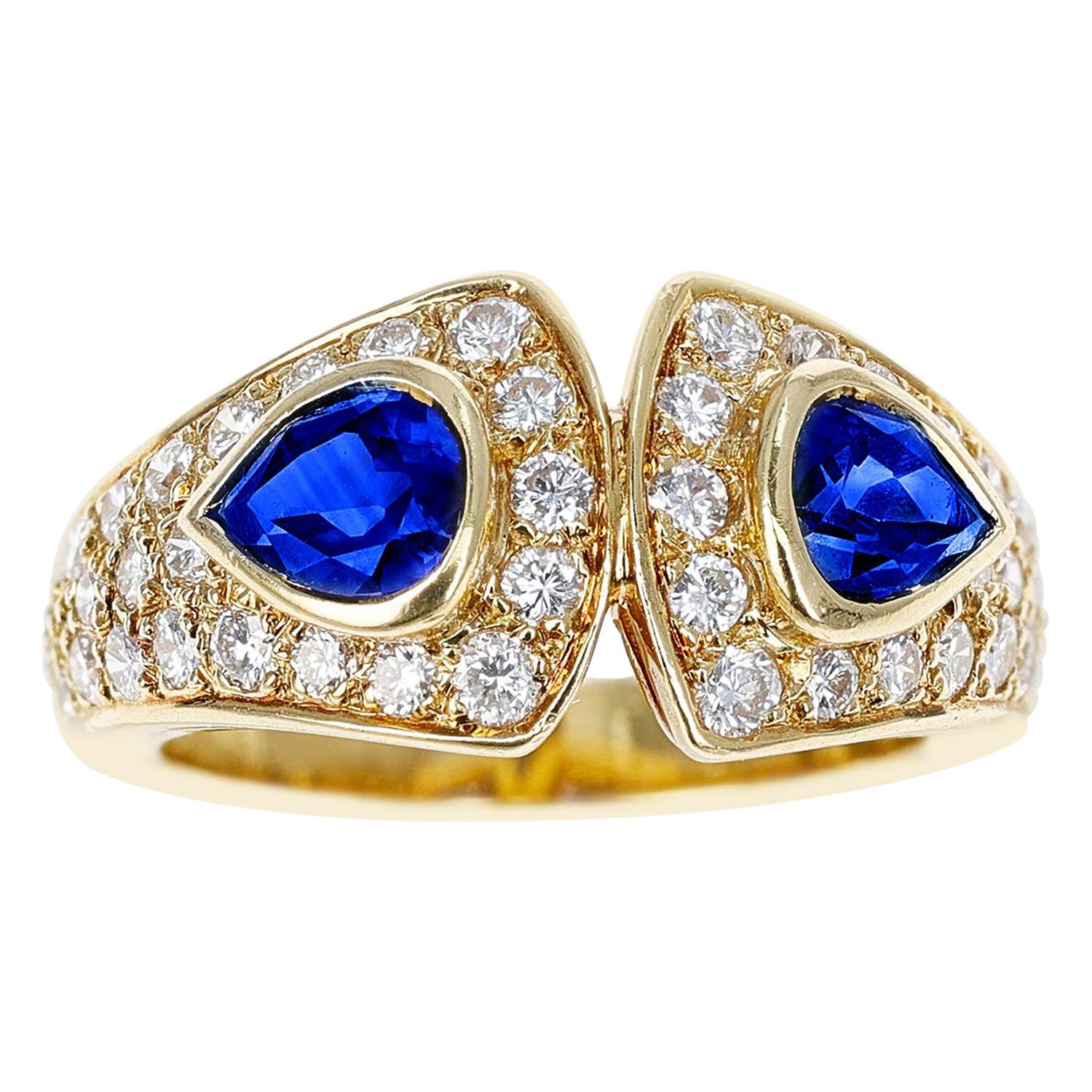 Van Cleef & Arpels Ring mit doppeltem birnenförmigem Saphir und Diamant, 18 Karat Gelbgold
