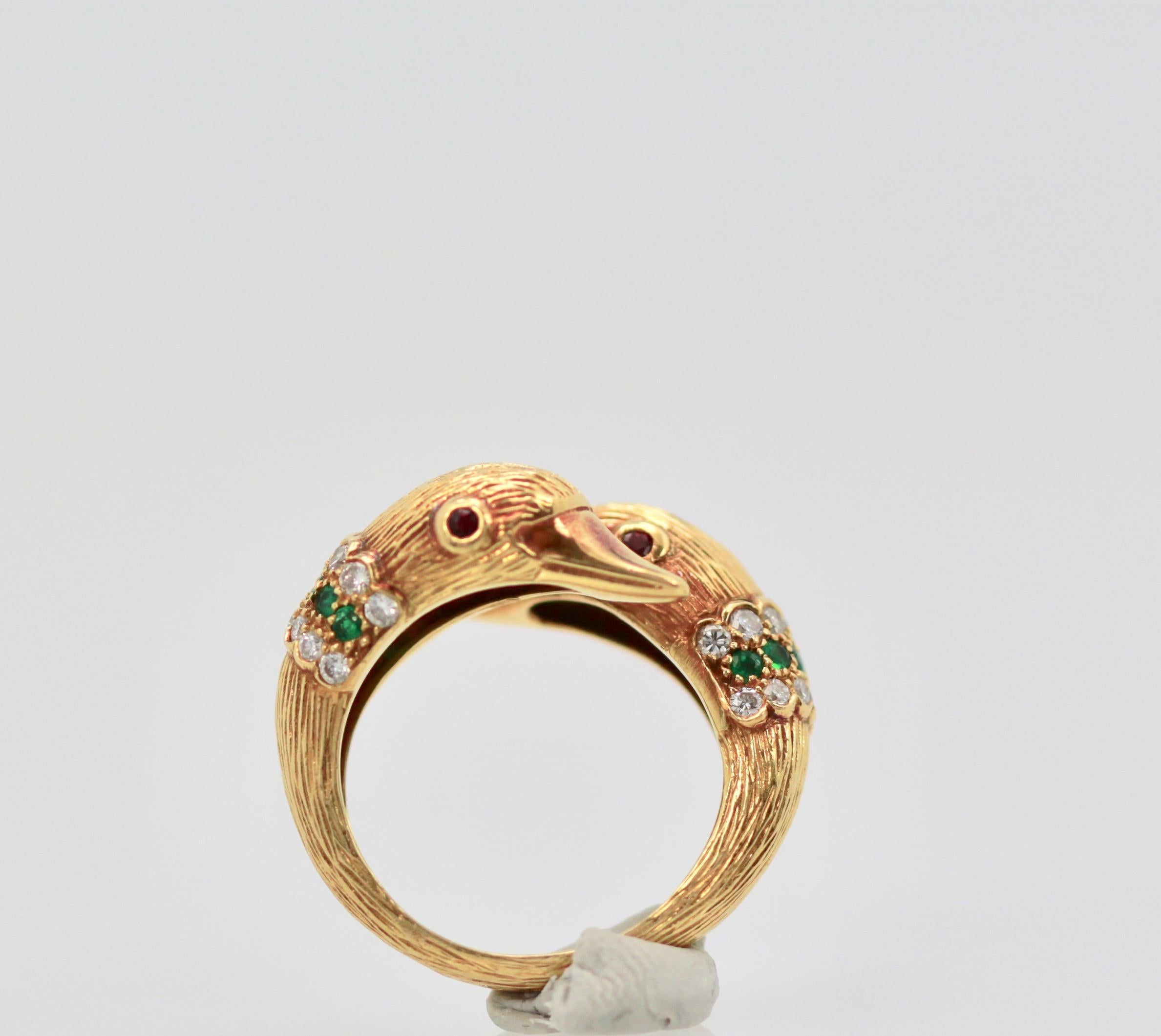 Van Cleef & Arpels Double Swan Ring 18 Karat Emerald Diamond Collar 4