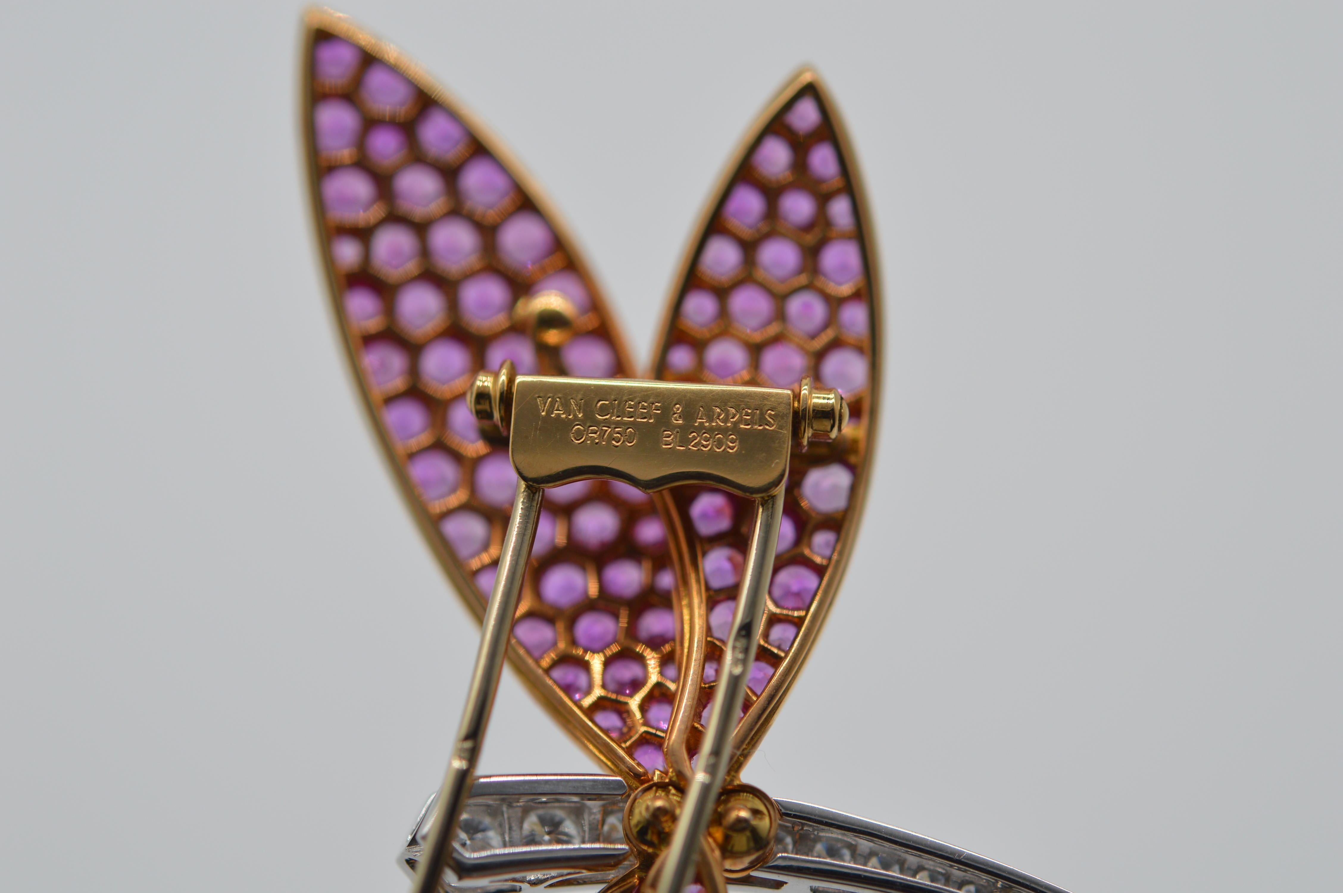 Round Cut Van Cleef & Arpels Dragonfly Brooch in 18K Yellow & White Gold Unworn For Sale