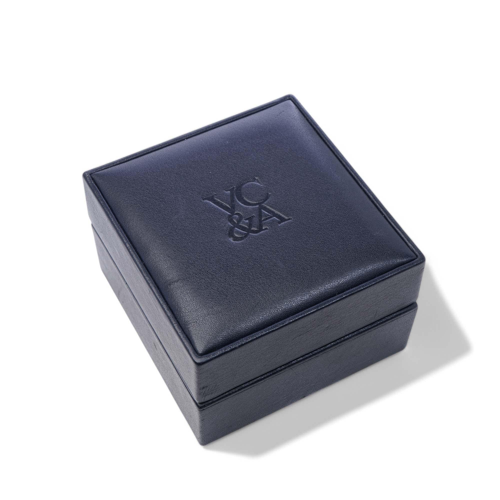 Caja de pendientes Van Cleef & Arpels en Bueno estado para la venta en Braintree, GB
