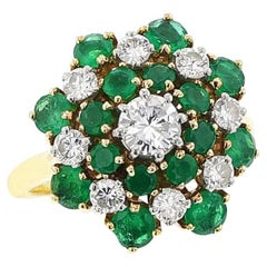 Van Cleef & Arpels, bague grappe de diamants et émeraudes, 18 carats