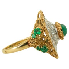 Van Cleef & Arpels Emerald and Diamond Cocktail Ring 18 Karat Gold, France, 1970