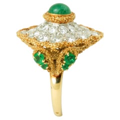 Van Cleef & Arpels Emerald and Diamond Cocktail Ring 18 Karat Gold, France, 1970