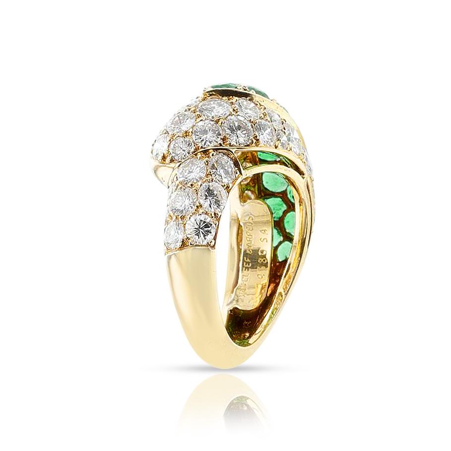 Van Cleef & Arpels Emerald and Diamond Ring, 18k In Excellent Condition For Sale In New York, NY