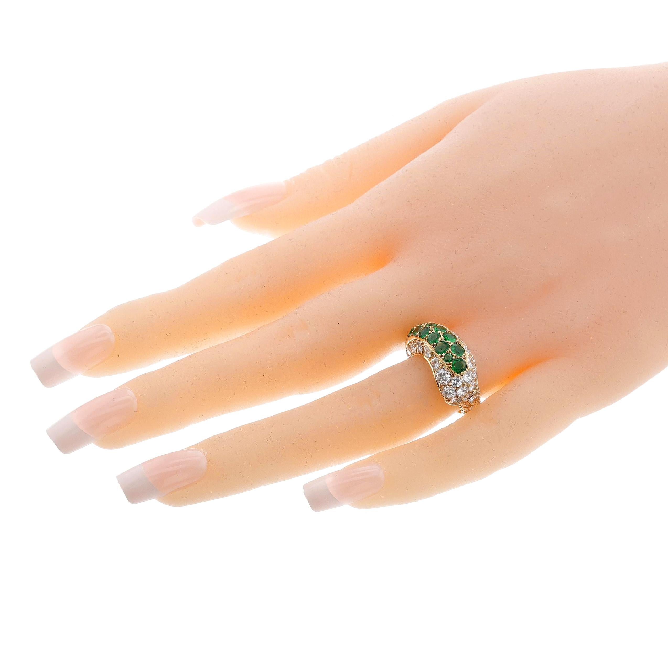 Women's or Men's Van Cleef & Arpels Emerald and Diamond Ring, 18k For Sale