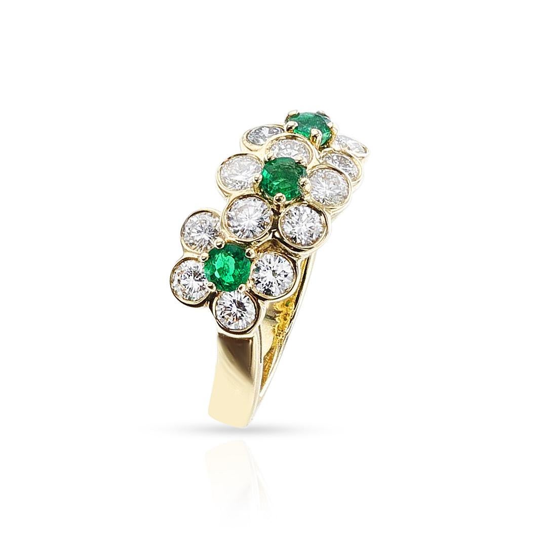 Round Cut Van Cleef & Arpels Emerald and Diamond Three Flower Ring, 18k For Sale