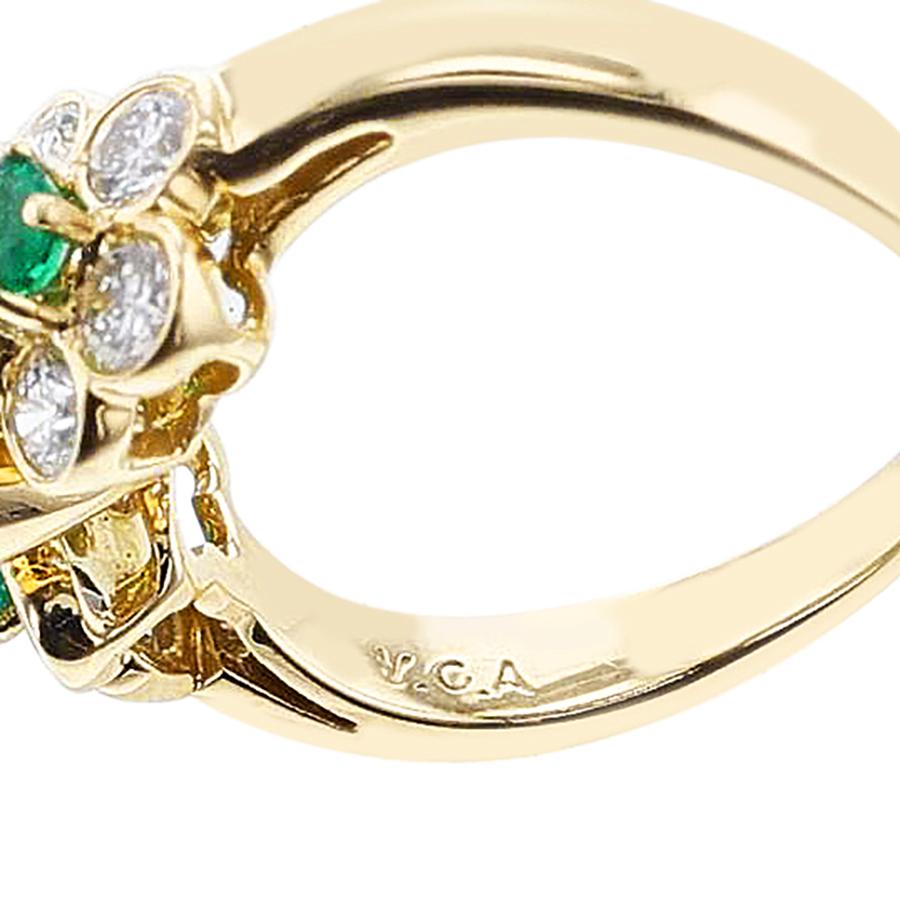 Women's or Men's Van Cleef & Arpels Emerald and Diamond Three Flower Ring, 18k For Sale