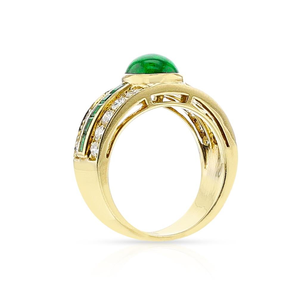 Van Cleef & Arpels Emerald Cabochon and Diamond Ring In Excellent Condition For Sale In New York, NY