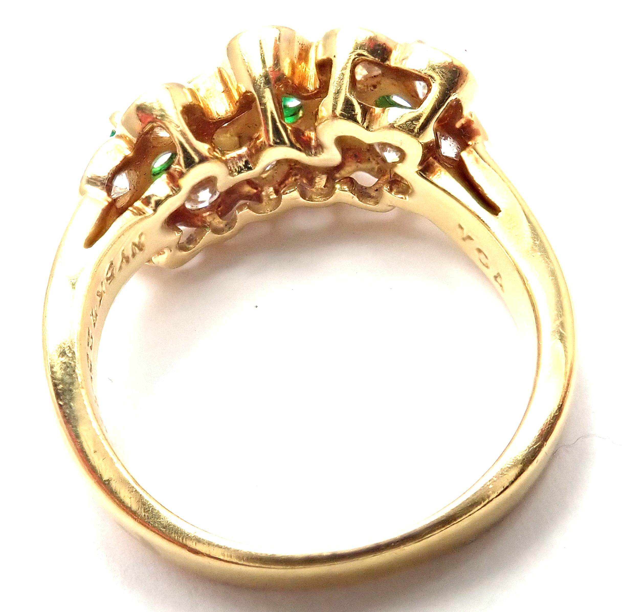 Brilliant Cut Van Cleef & Arpels Emerald Diamond Fleurette Flower Yellow Gold Band Ring For Sale