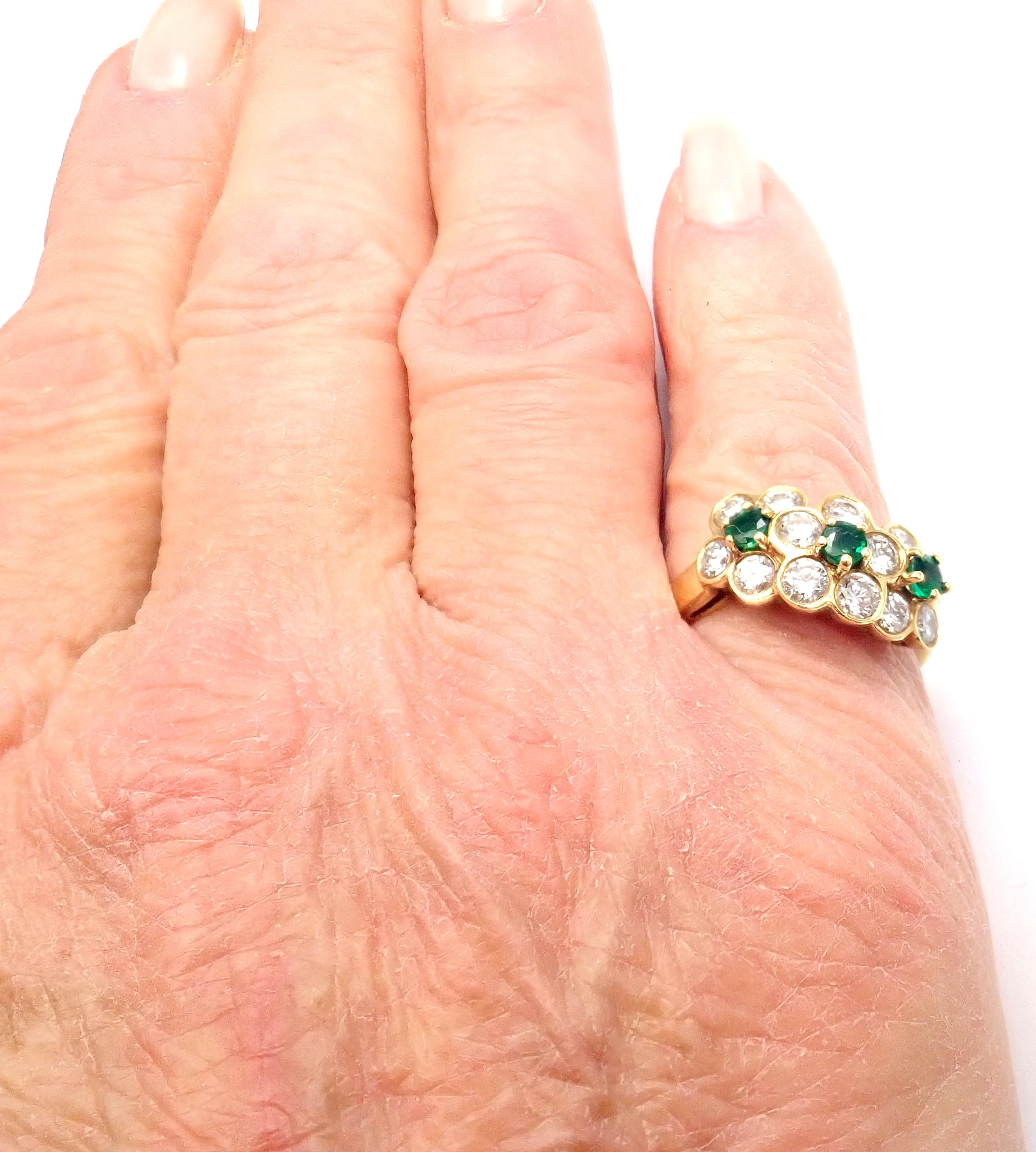 Van Cleef & Arpels Emerald Diamond Fleurette Flower Yellow Gold Band Ring For Sale 2