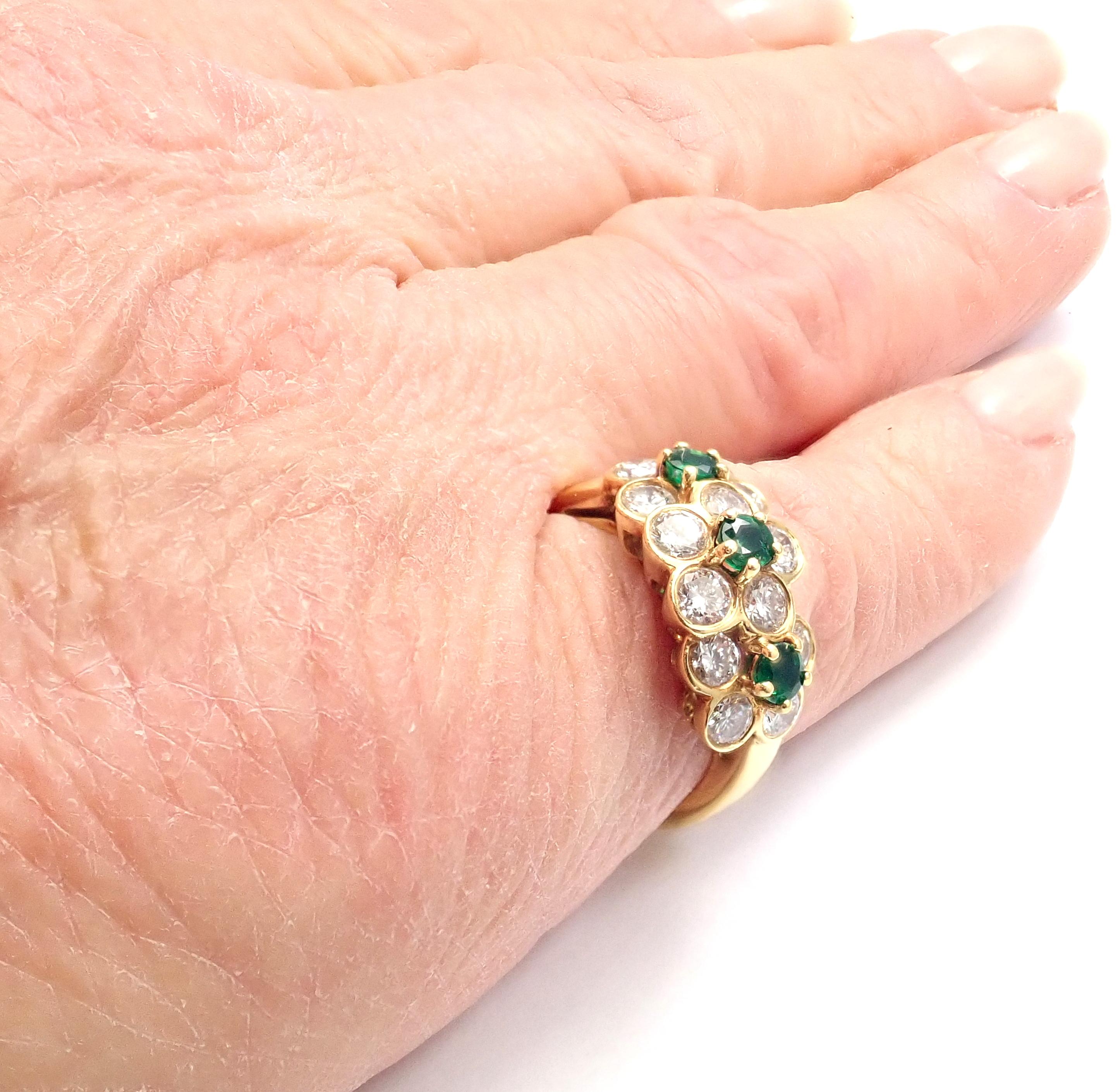 Van Cleef & Arpels Emerald Diamond Fleurette Flower Yellow Gold Band Ring For Sale 3
