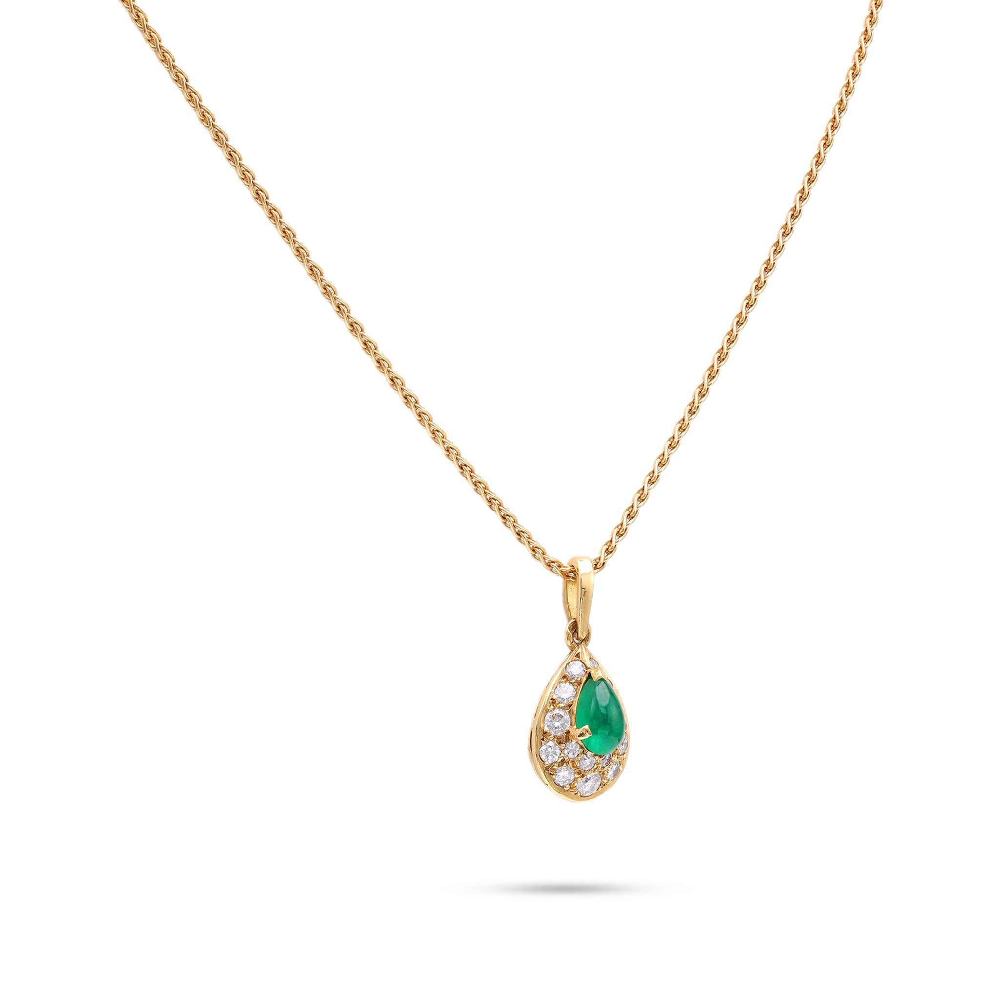 Cabochon Van Cleef & Arpels Emerald Diamond Gold Pendant Necklace