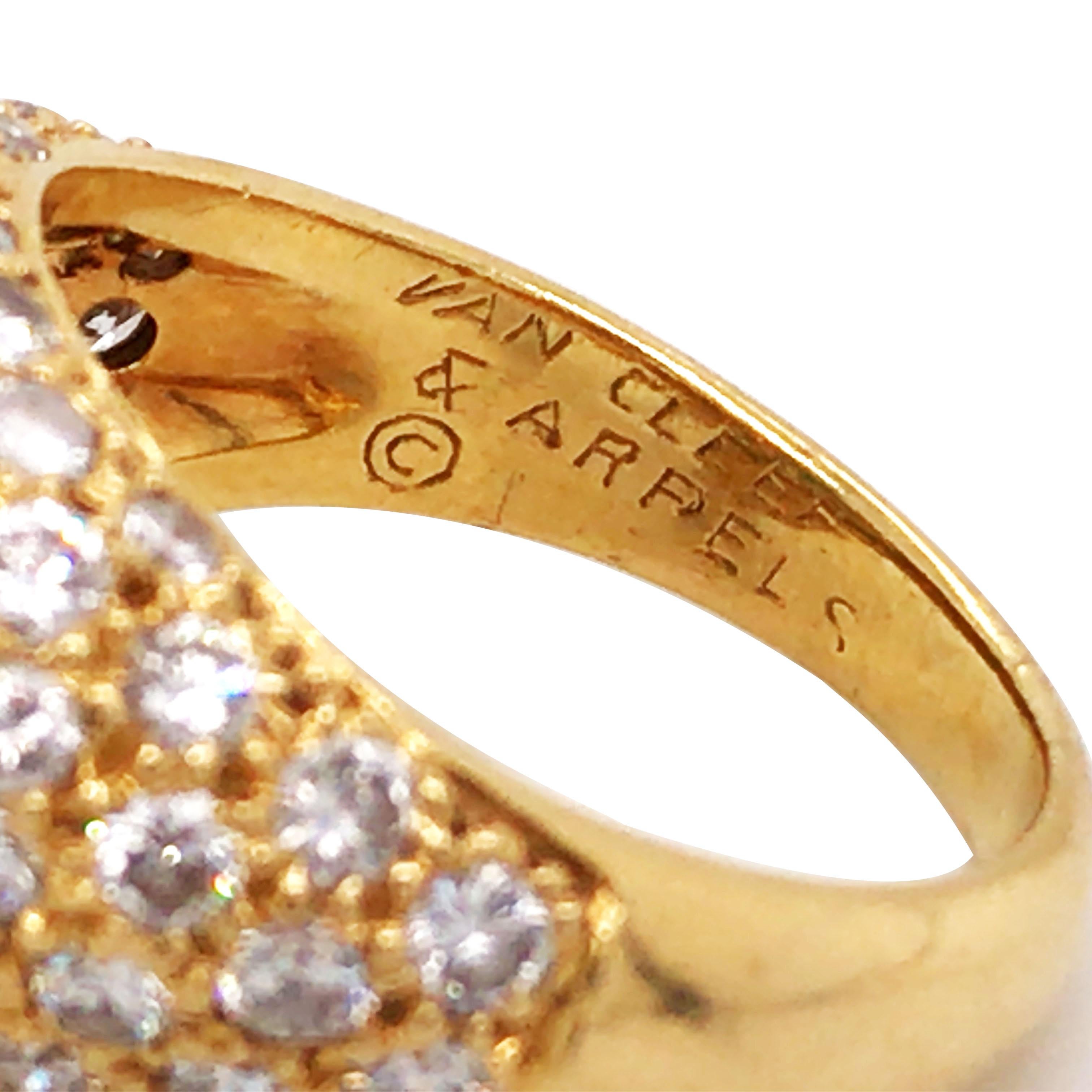 Women's Van Cleef & Arpels, Emerald Diamond Gold Ring For Sale