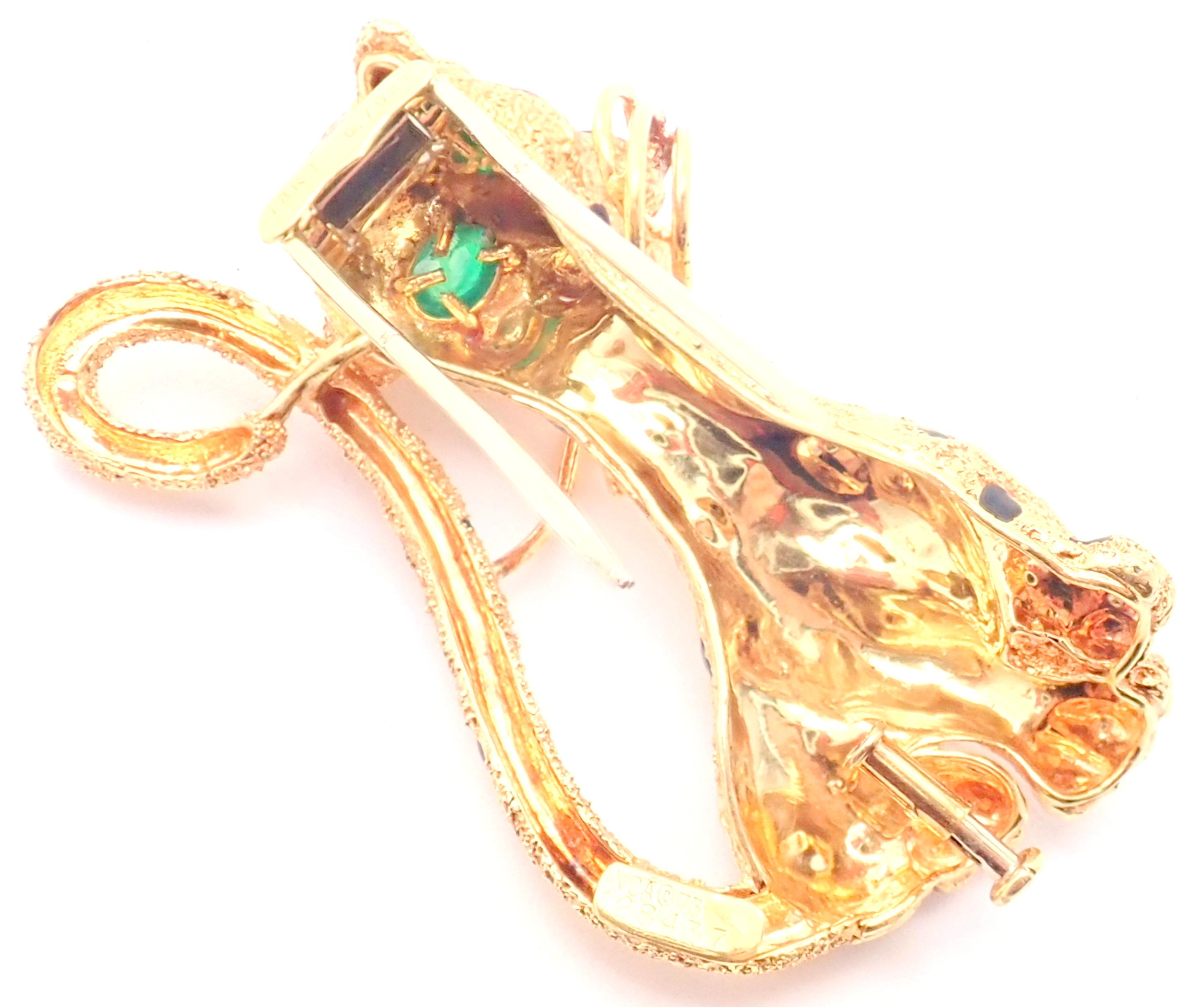 Van Cleef & Arpels Emerald Enamel Yellow Gold Leopard Brooch In Excellent Condition In Holland, PA