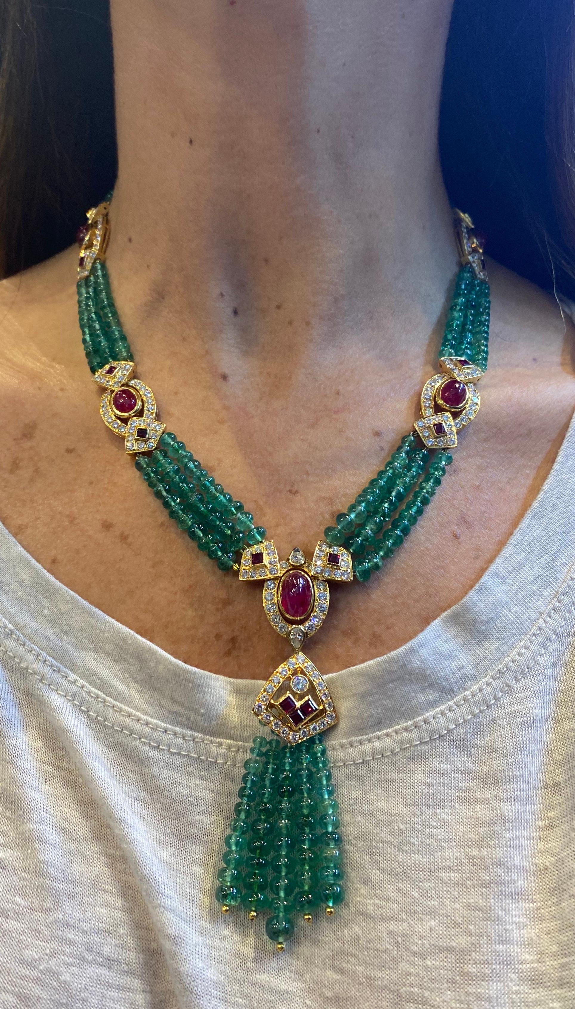 Van Cleef & Arpels Set aus Halskette und Ohrring mit Smaragd-, Rubin- und Diamantperlenquasten Damen
