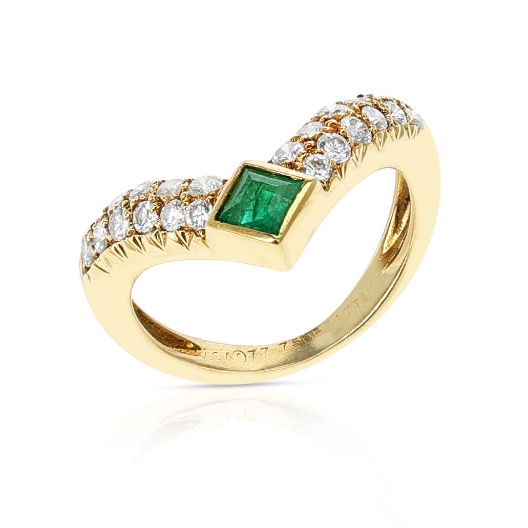 Van Cleef & Arpels Stapelring mit drei Ringen, Smaragd, Rubin, Saphir und Diamant im Zustand „Hervorragend“ im Angebot in New York, NY