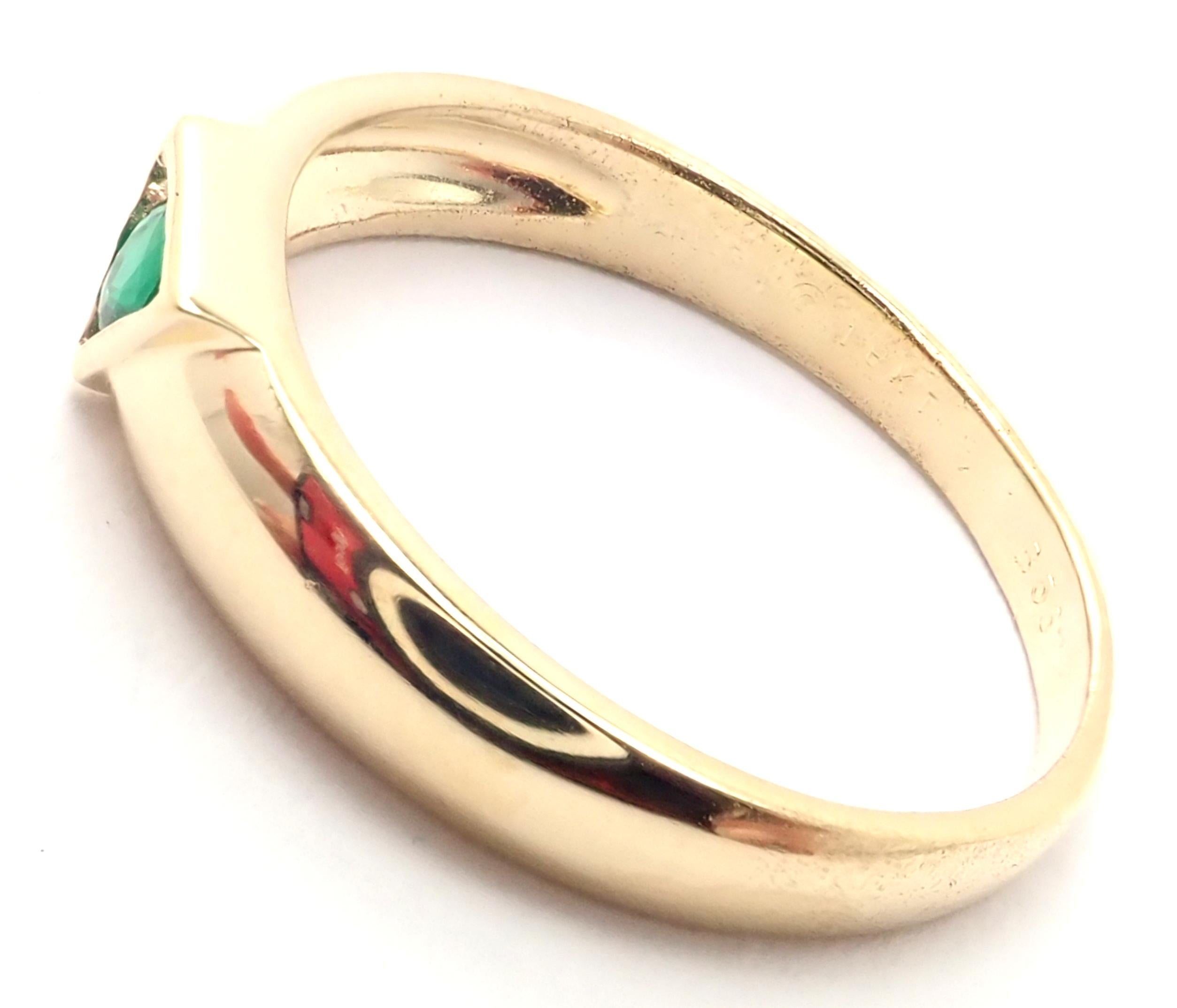 Van Cleef & Arpels Emerald Yellow Gold Band Ring In Excellent Condition In Holland, PA