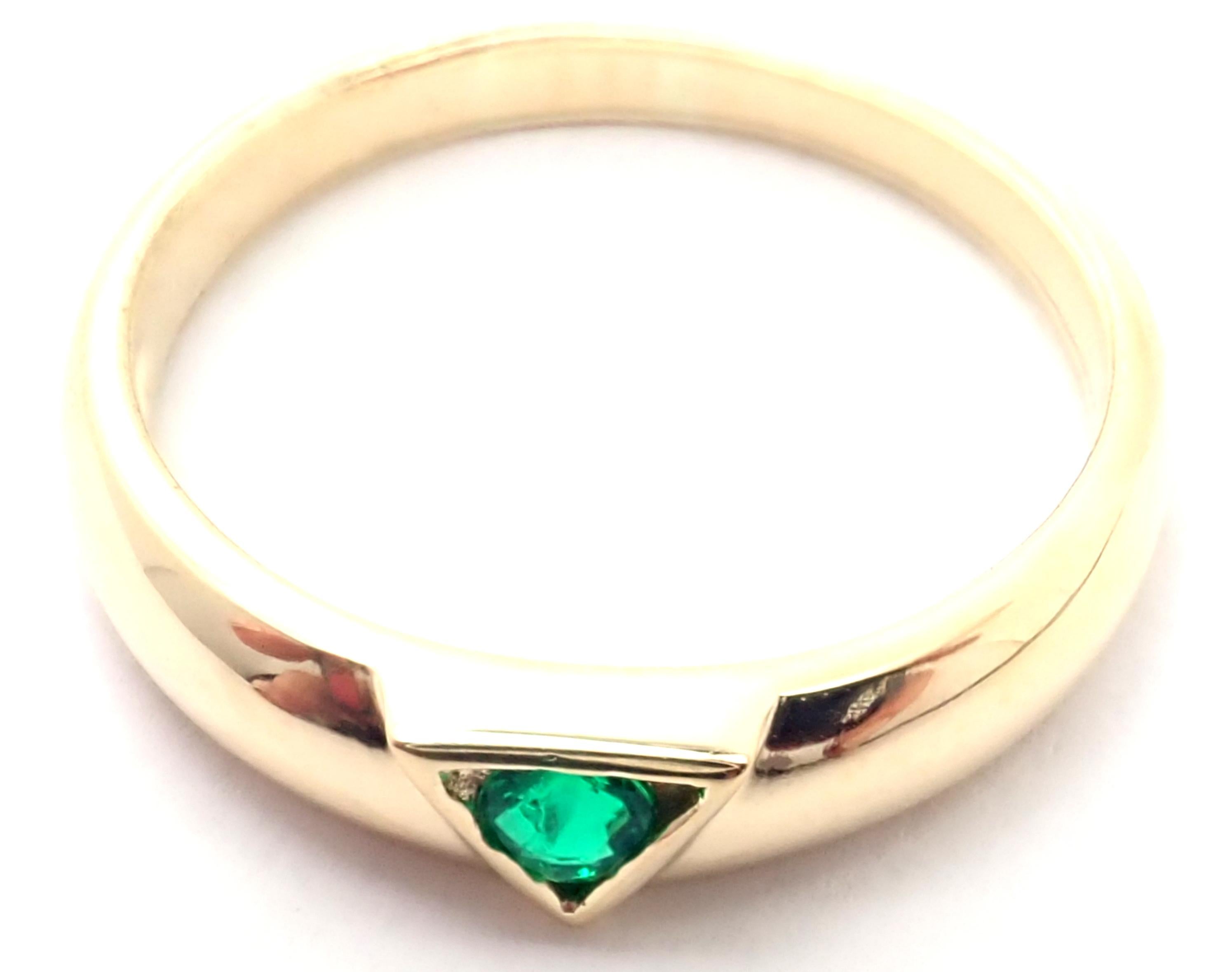 Women's or Men's Van Cleef & Arpels Emerald Yellow Gold Band Ring