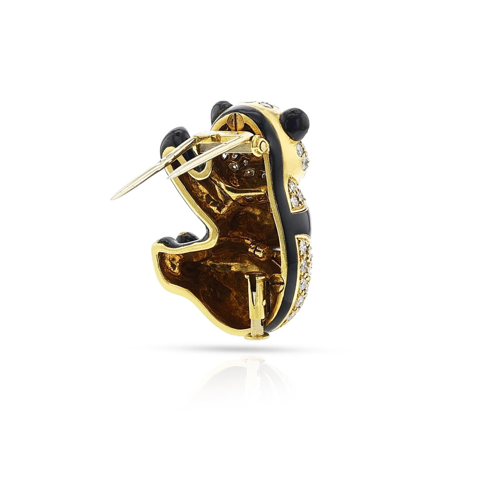 Van Cleef & Arpels Enamel and Diamond Panda Brooch, 18k In Excellent Condition For Sale In New York, NY