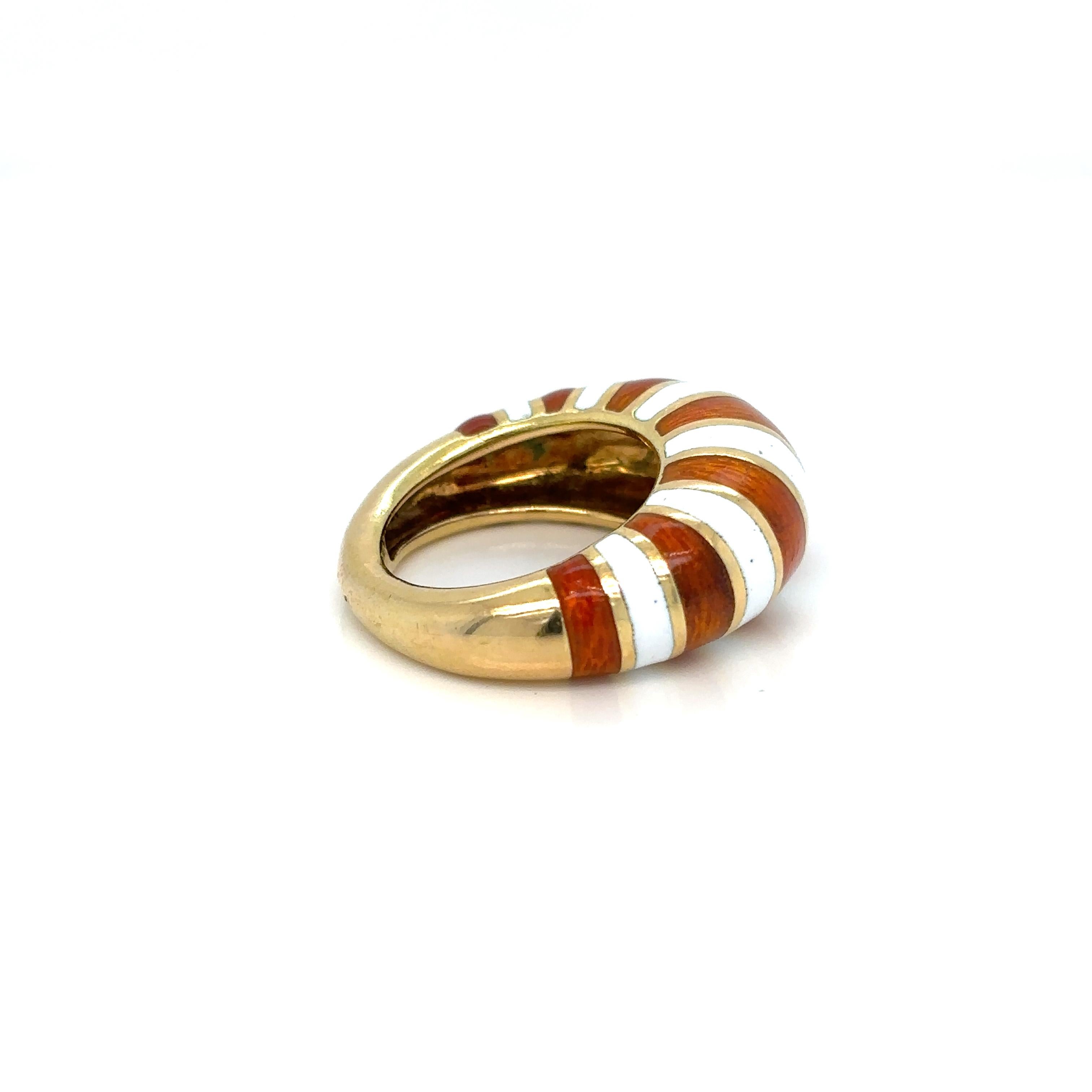 Van Cleef & Arpels Enamel Gold Ring, French, C. 1960 In Excellent Condition In Napoli, Italy