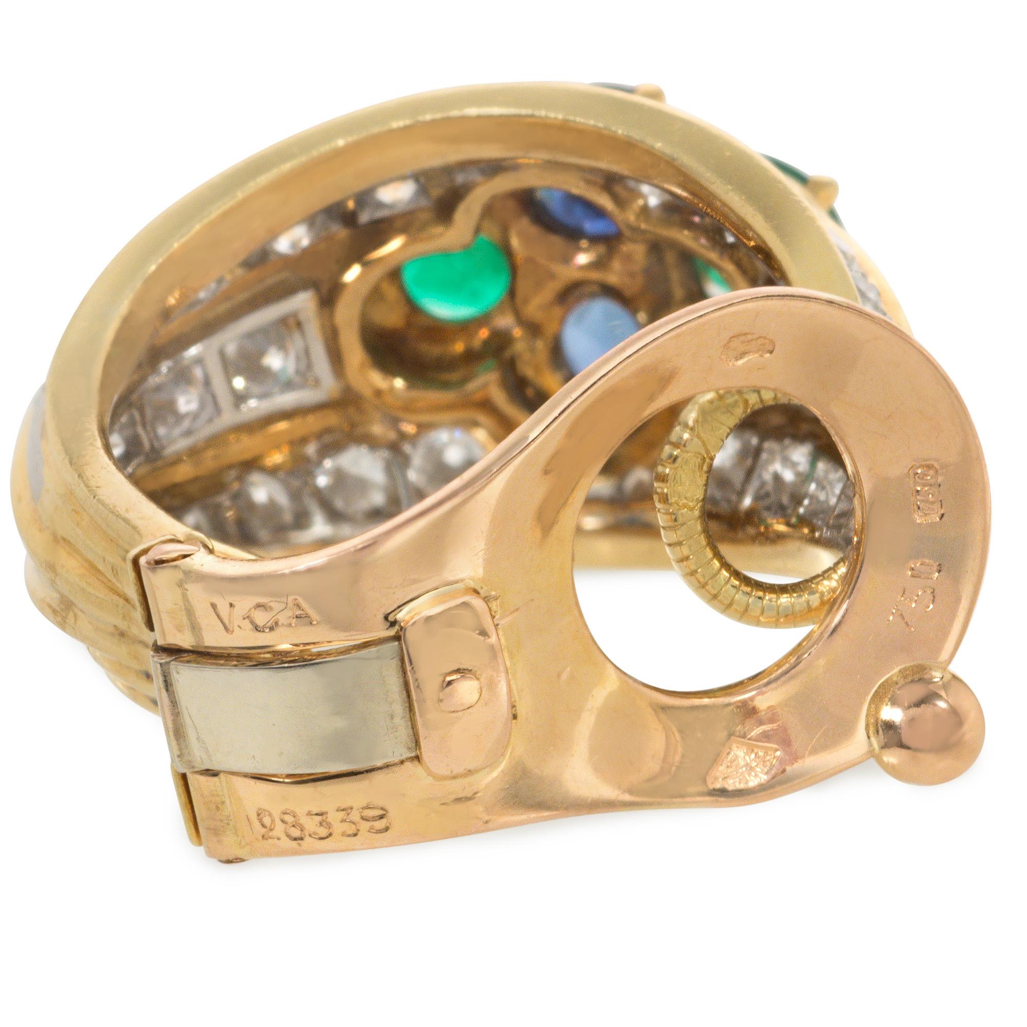 Taglio rotondo Van Cleef & Arpels Estate Orecchini a clip con diamante, smeraldo e zaffiro in vendita