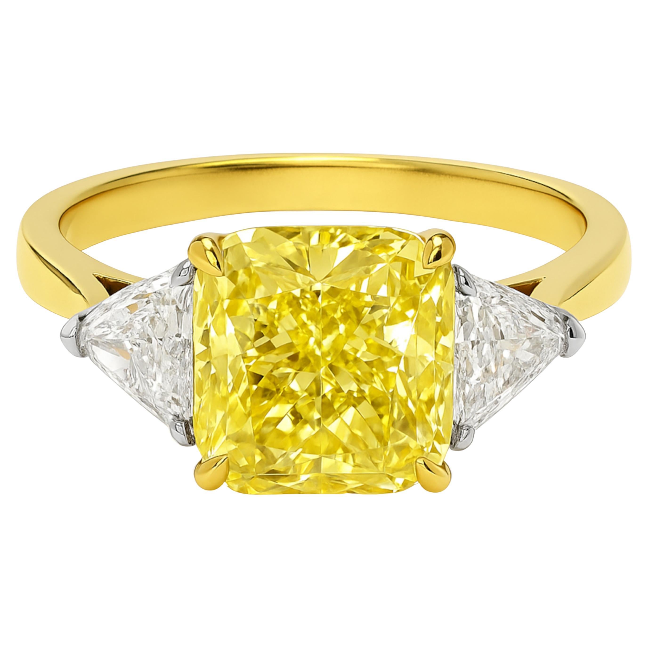 Van Cleef & Arpels Bague de fiançailles à diamant jaune fantaisie

Pièce exceptionnelle et rare de Van Cleef & Arpels, cette élégante bague de fiançailles est ornée d'un diamant naturel de 5,01 carats de couleur jaune fantaisie et de pureté VS1,