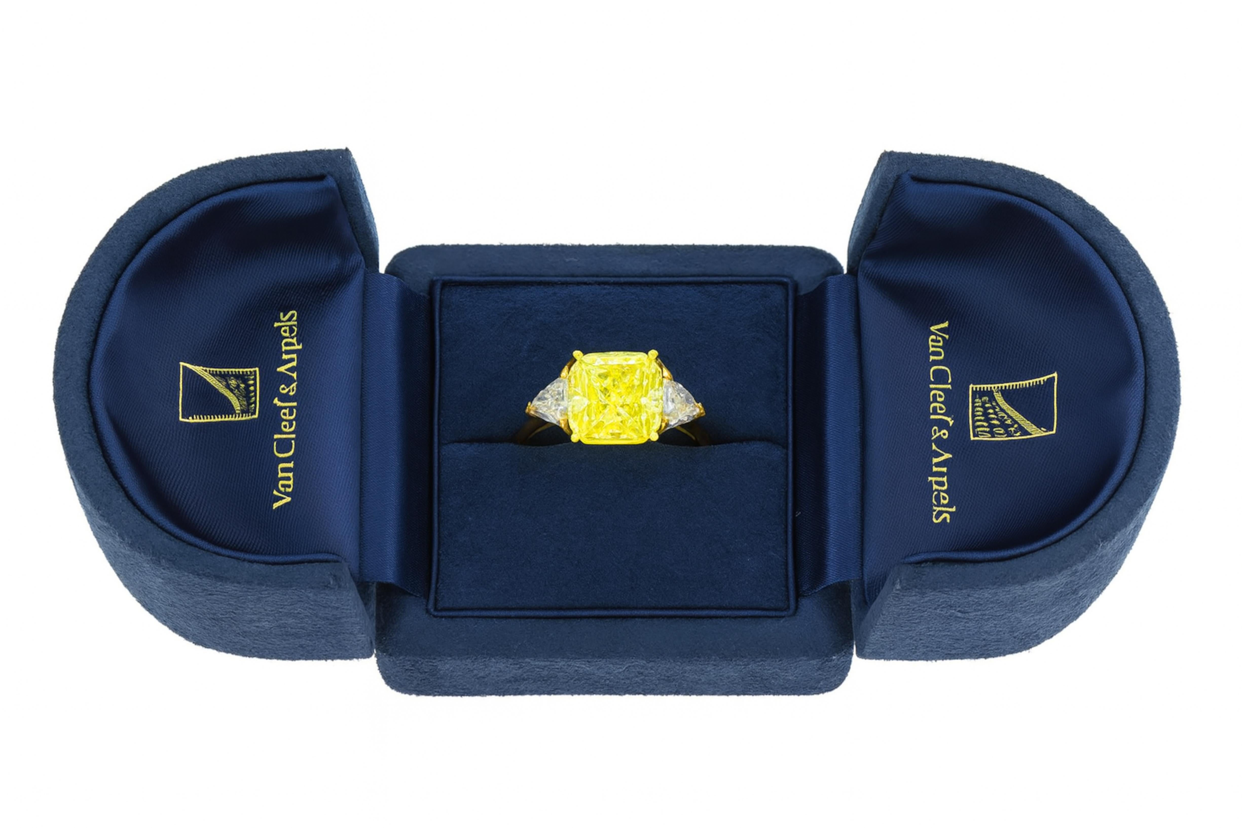 Van Cleef & Arpels Bague de fiançailles à diamant jaune fantaisie Neuf - En vente à Chicago, IL