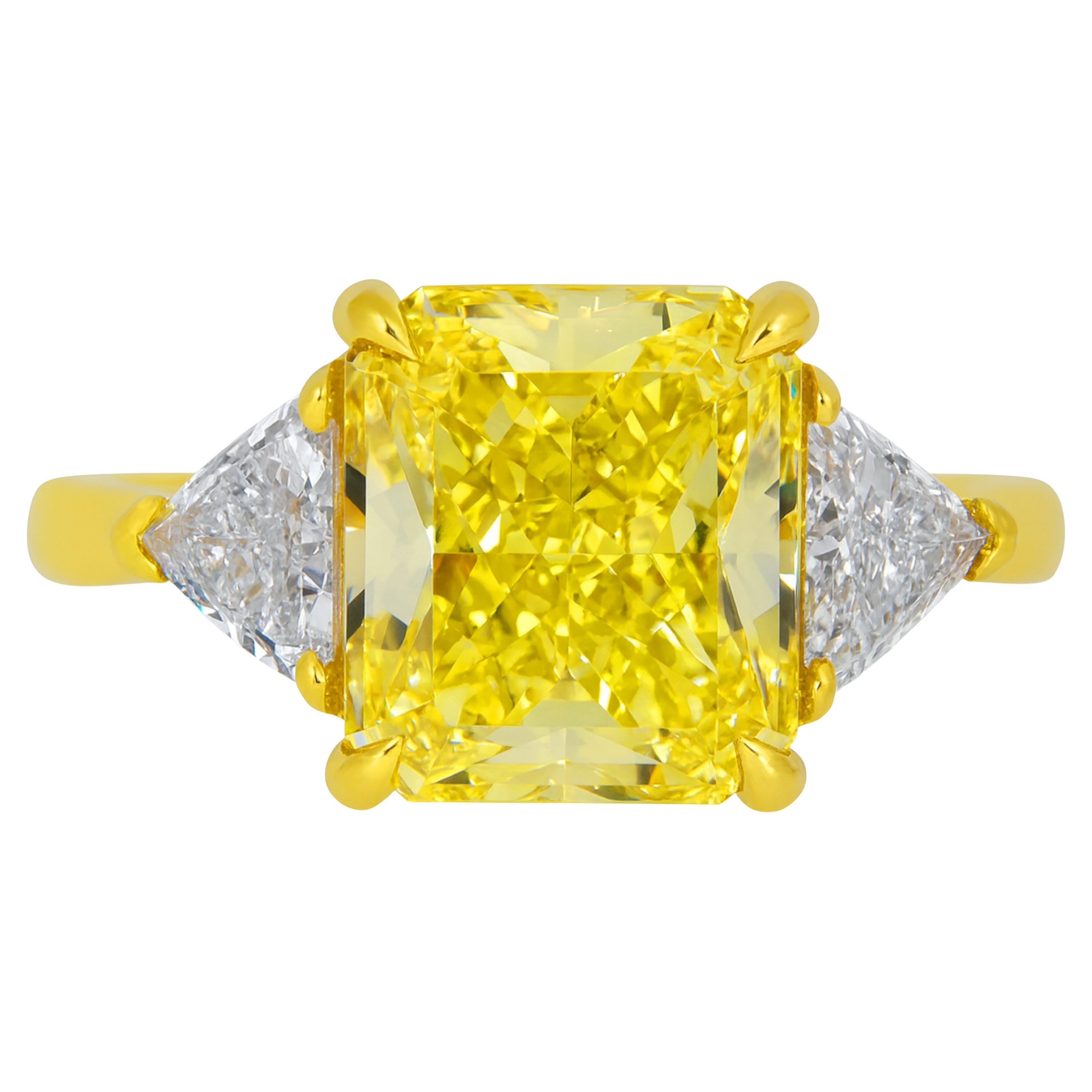 Van Cleef & Arpels Bague de fiançailles à diamant jaune fantaisie en vente