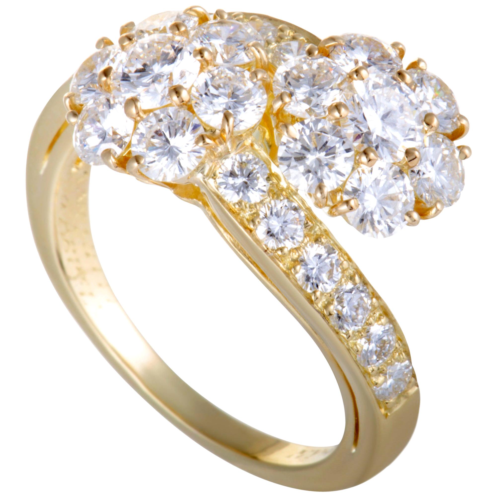 Van Cleef & Arpels Fleurette 2.50 Carat Diamond Flower Bypass 18 Karat Gold Ring