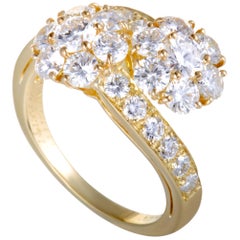 Van Cleef & Arpels Fleurette 2.50 Carat Diamond Flower Bypass 18 Karat Gold Ring