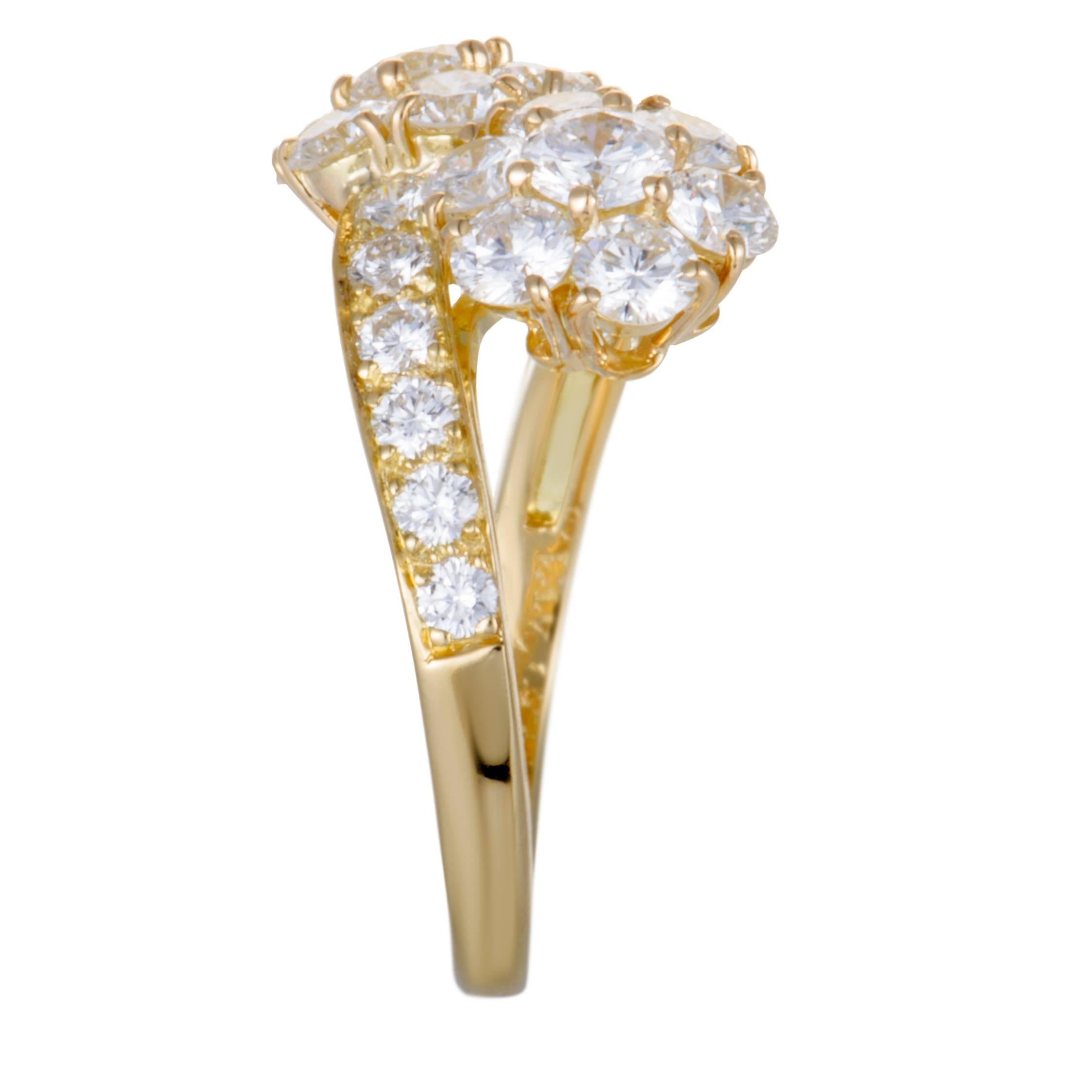 Round Cut Van Cleef & Arpels Fleurette 2.50 Carat Diamond Flower Bypass 18 Karat Gold Ring