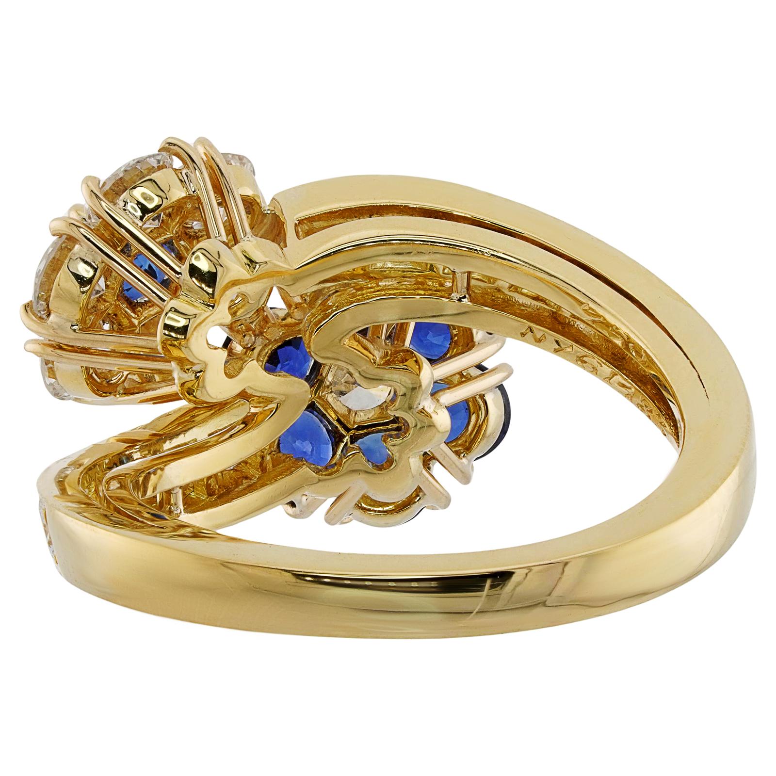 VAN CLEEF & ARPELS Fleurette Diamond Blue Sapphire Yellow Gold Flower Ring For Sale 2