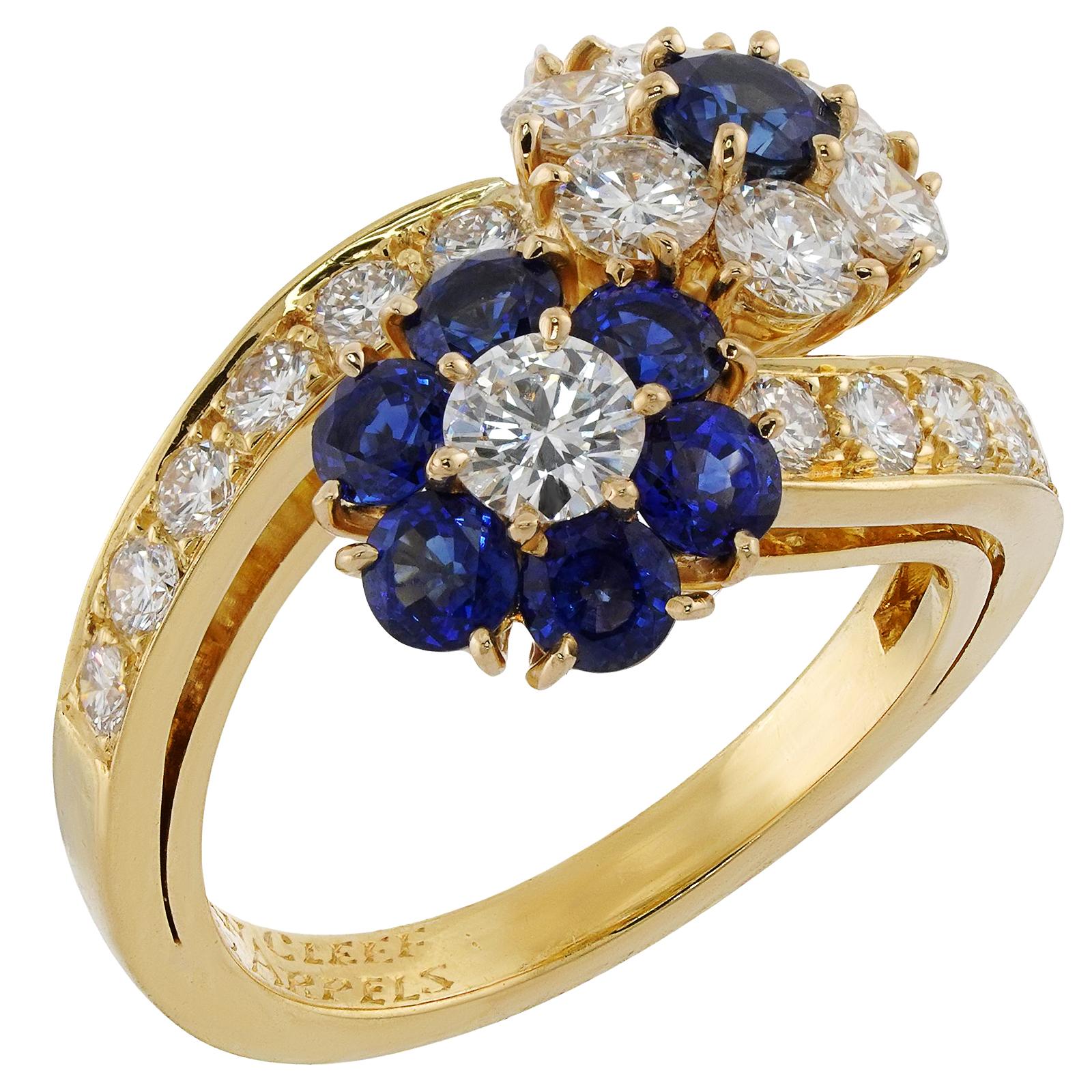VAN CLEEF & ARPELS Fleurette Diamond Blue Sapphire Yellow Gold Flower Ring For Sale