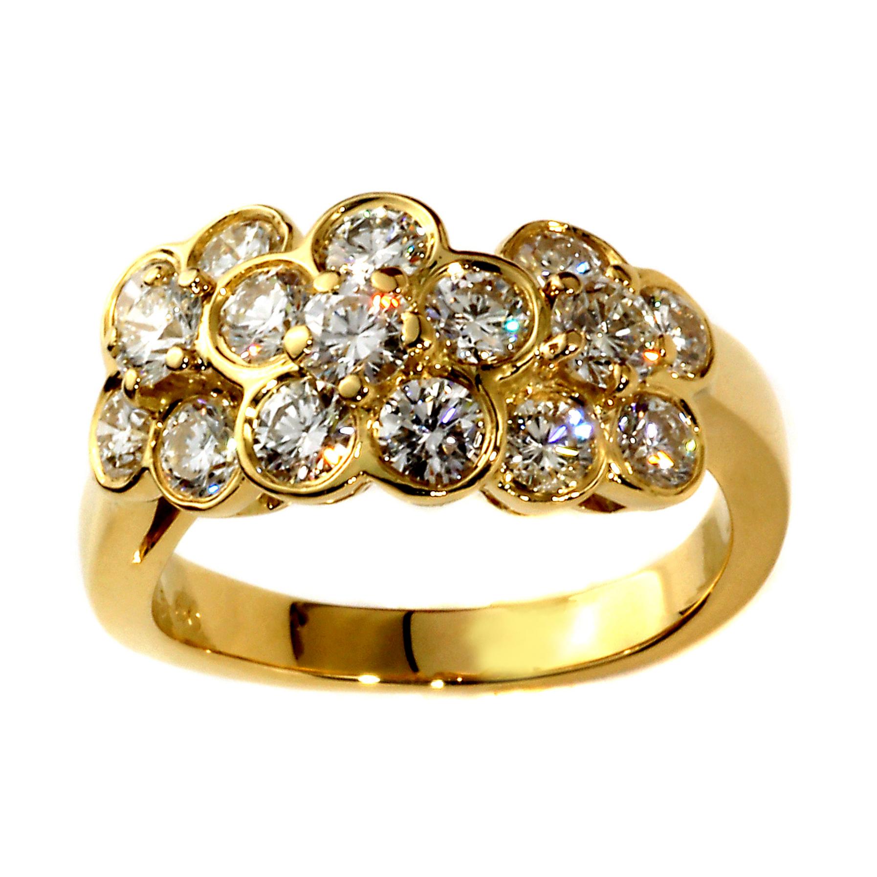 Taille ronde Van Cleef & Arpels Bague Fleurette en or et diamants en vente