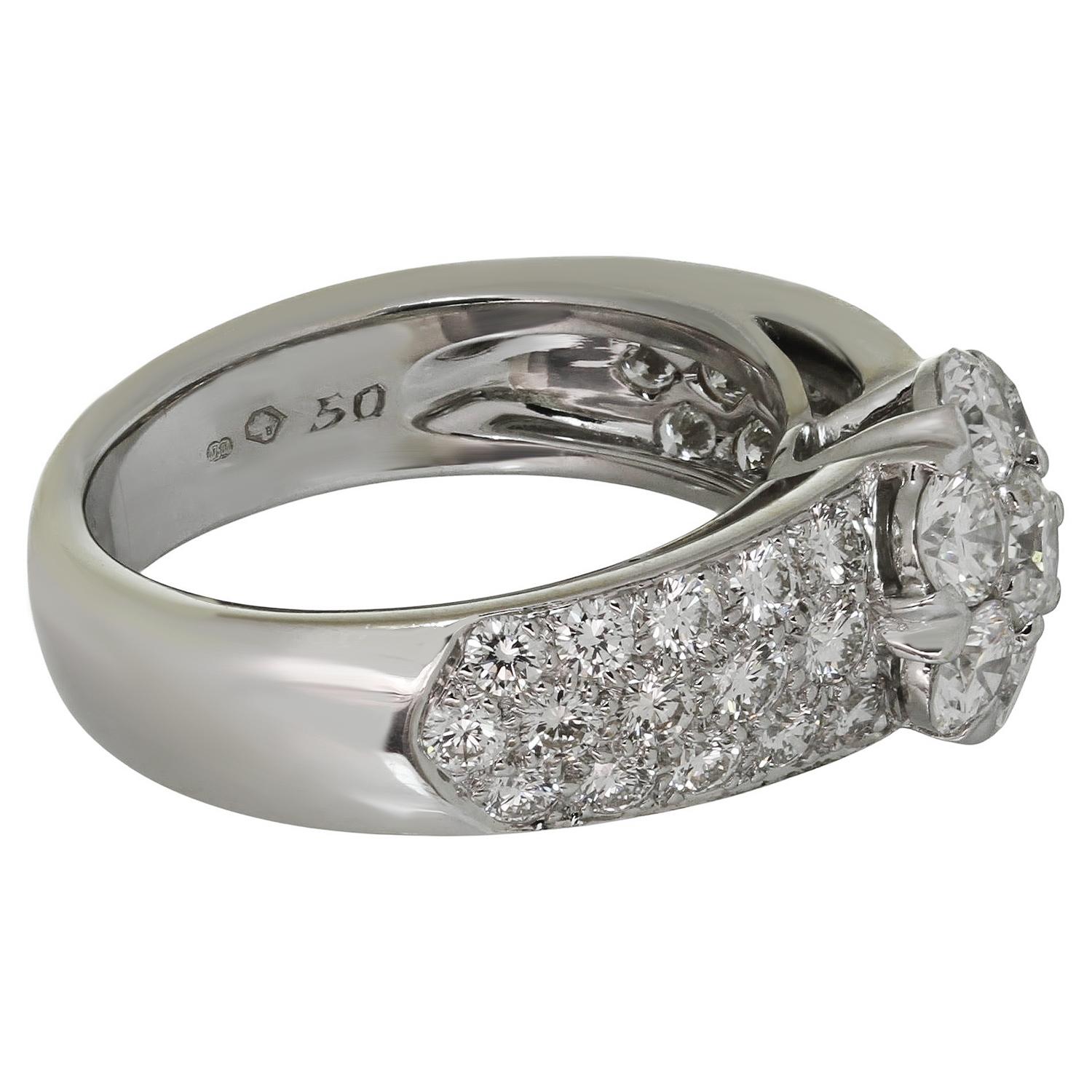 VAN CLEEF & ARPELS Fleurette Diamond White Gold Large Ring For Sale 1