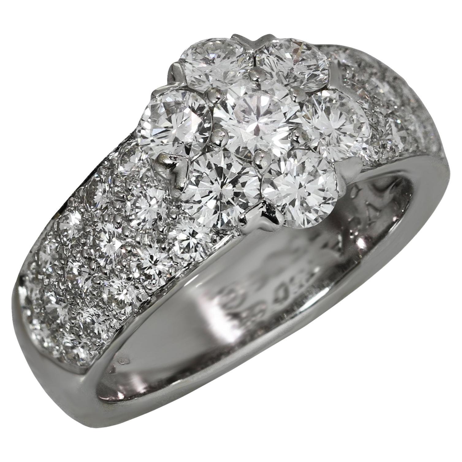 VAN CLEEF & ARPELS Fleurette Diamond White Gold Large Ring For Sale