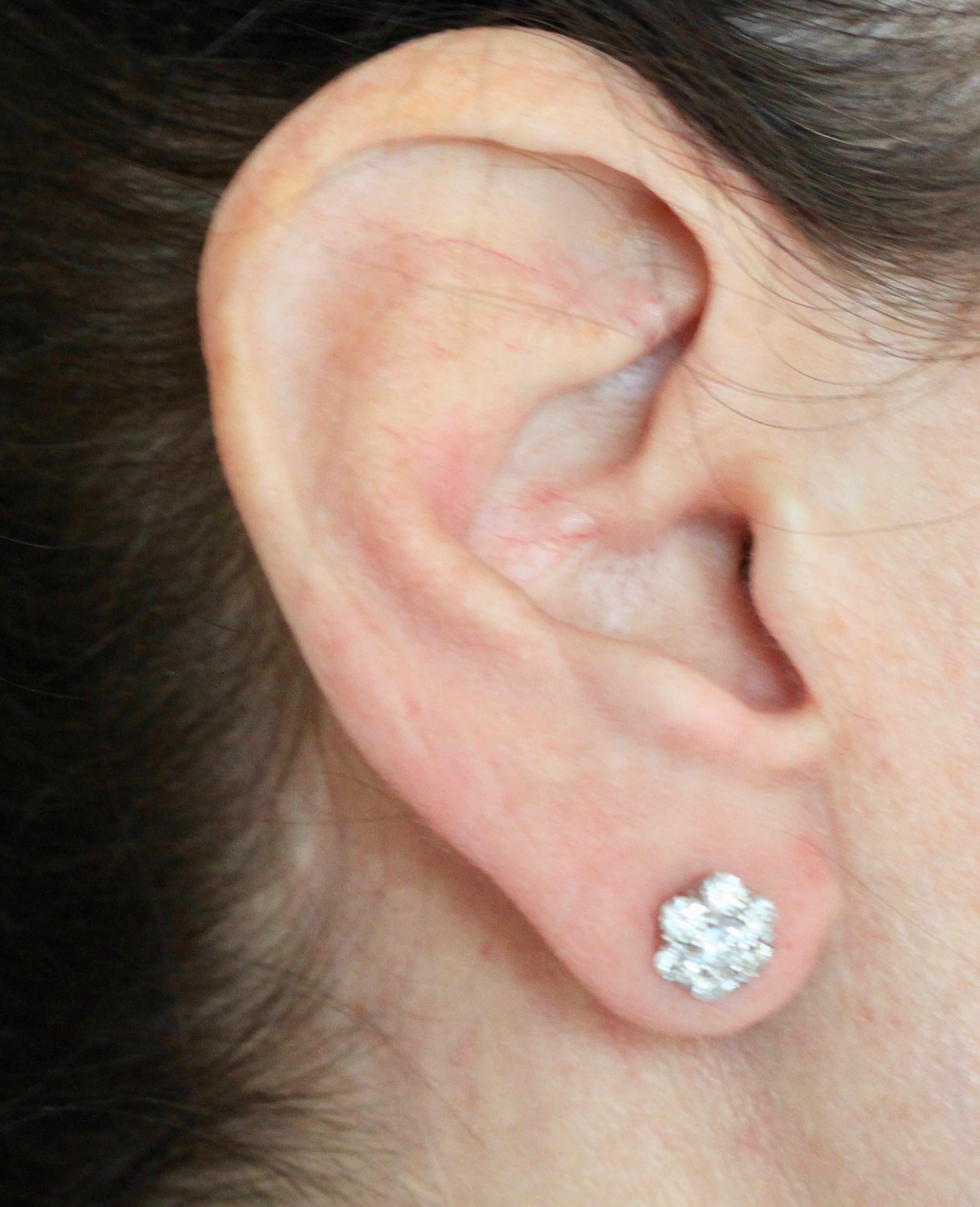 Van Cleef & Arpels Fleurette Earrings Small Ear Studs DEF IF to VVS 1.05 Carat 1