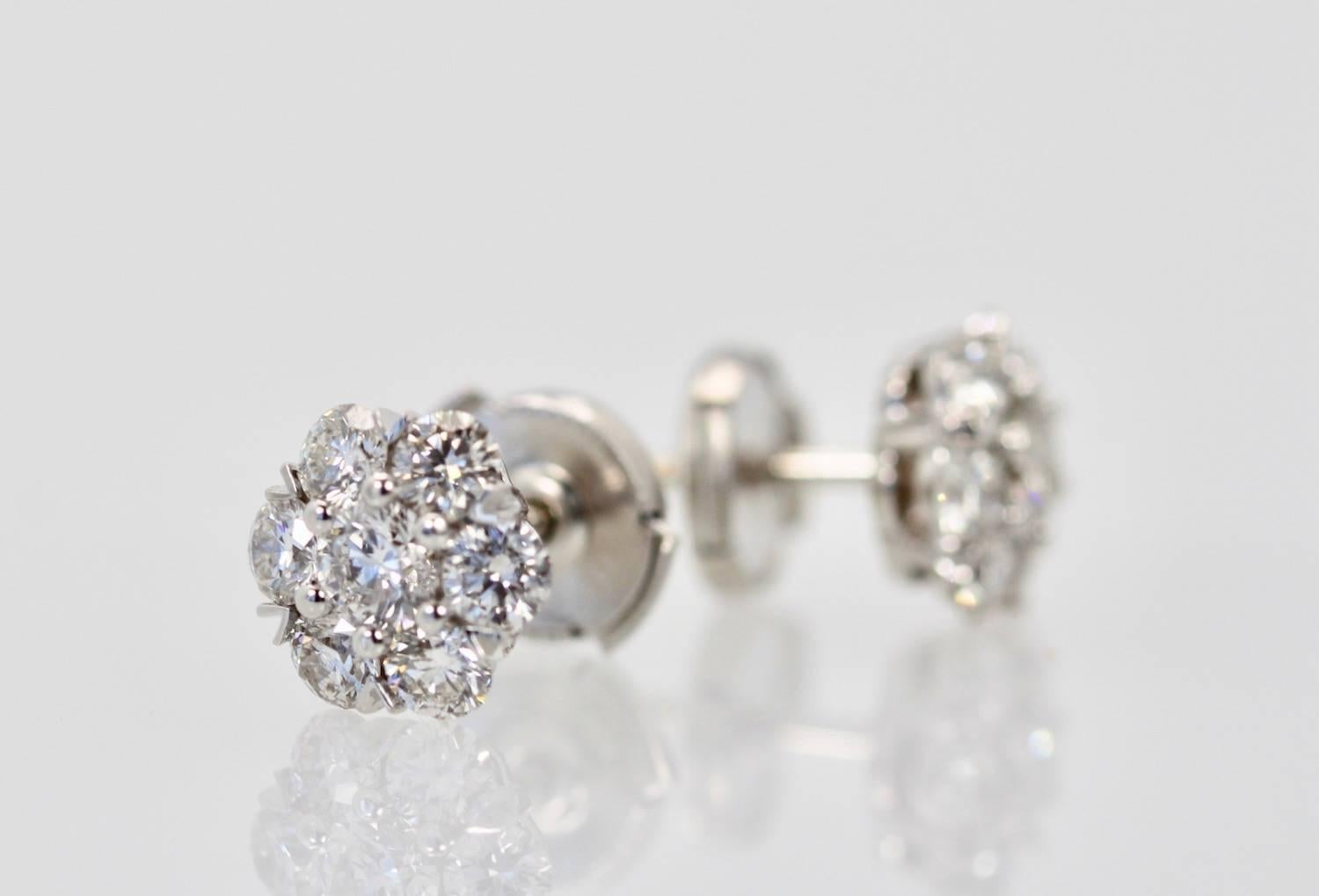 Van Cleef & Arpels Boucles d'oreilles Fleurette Petites boucles d'oreilles DEF IF à VVS 1.05 Carat Bon état à North Hollywood, CA