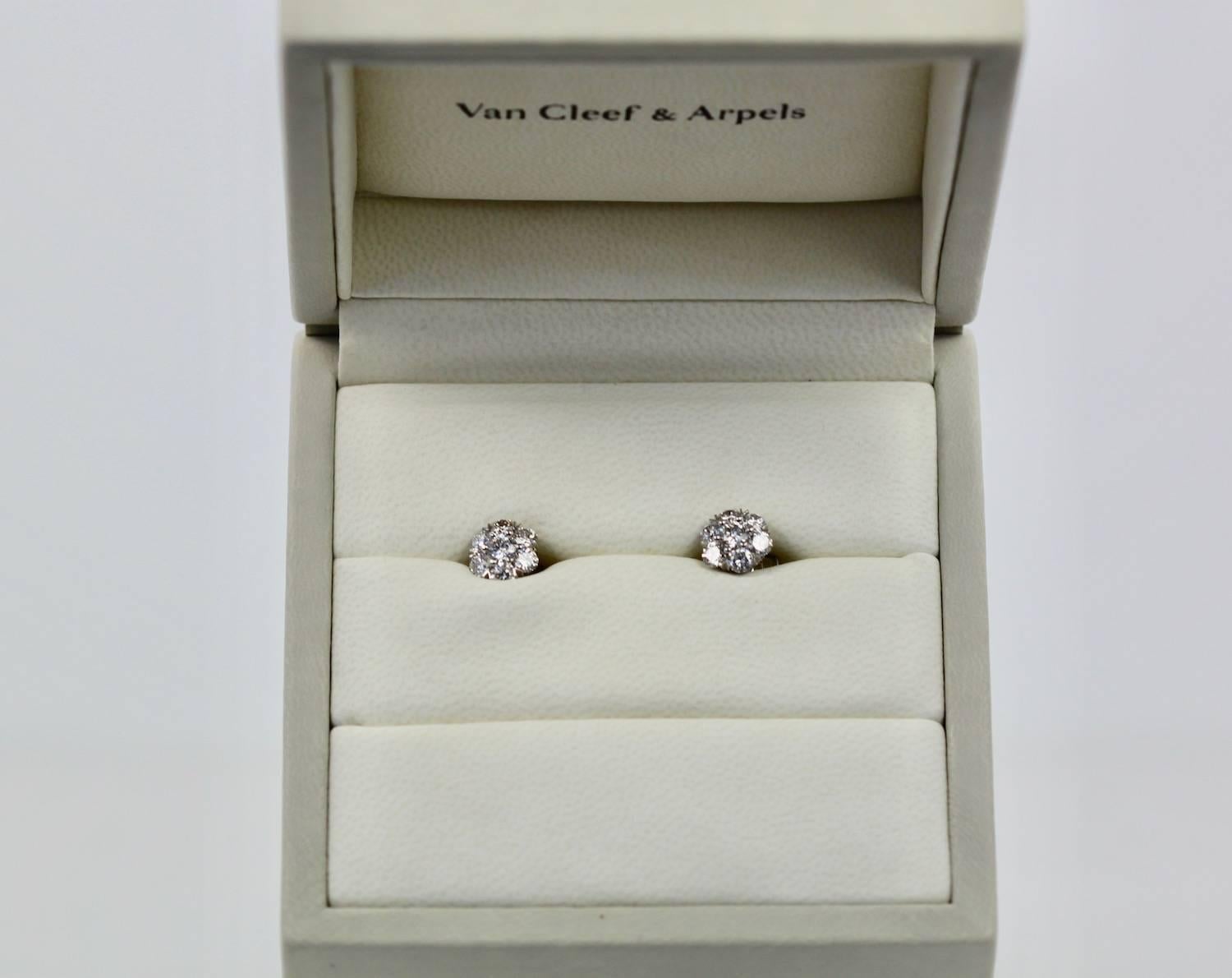 Van Cleef & Arpels Fleurette Earrings Small Ear Studs DEF IF to VVS 1.05 Carat In Good Condition In North Hollywood, CA