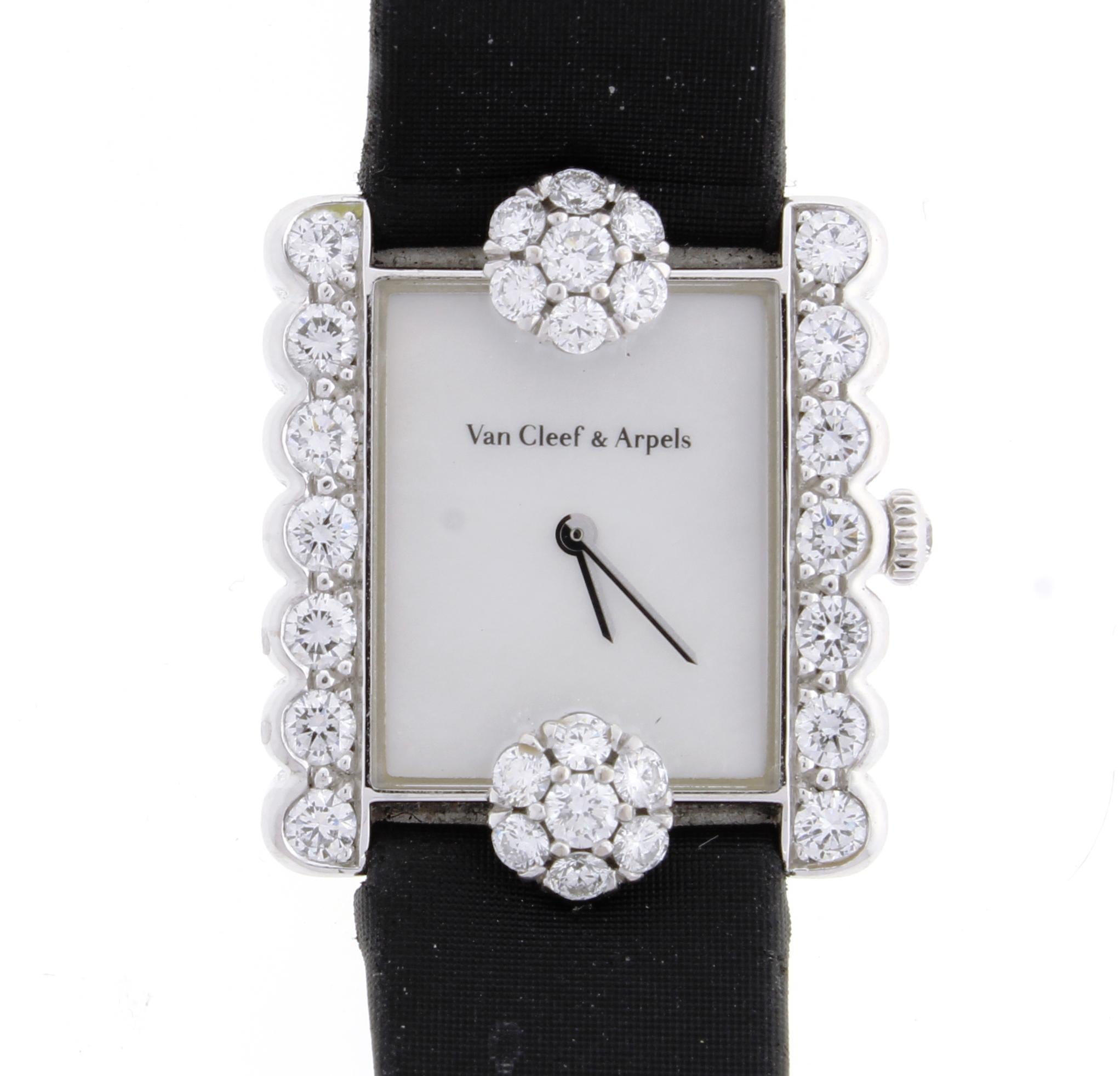 From Van Cleef & Arpels' Fleurette collection, a diamond ladies wrist watch. Two diamond Fleurette motifs adorn the dial at 12 o’clock and 6 o’clock, and a black satin strap enhances the refinement of the watch.
Metal 18 karat white gold
25